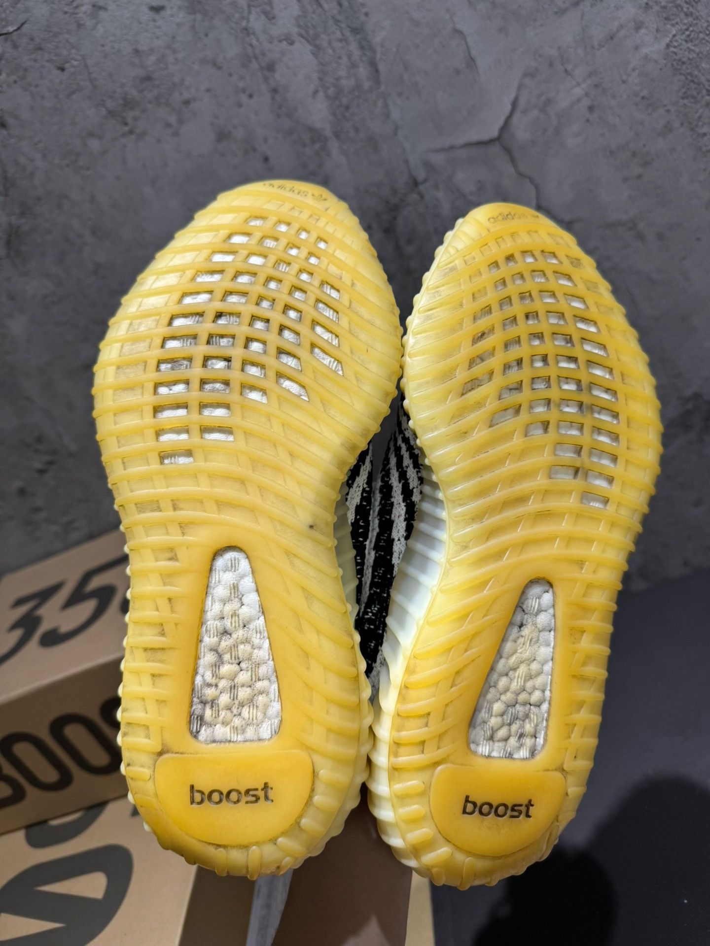 Adidas Adidas YEEZY350 White Lowtop Sneakers 40 Men Size US 7.5 / EU 40-41 - 8 Thumbnail