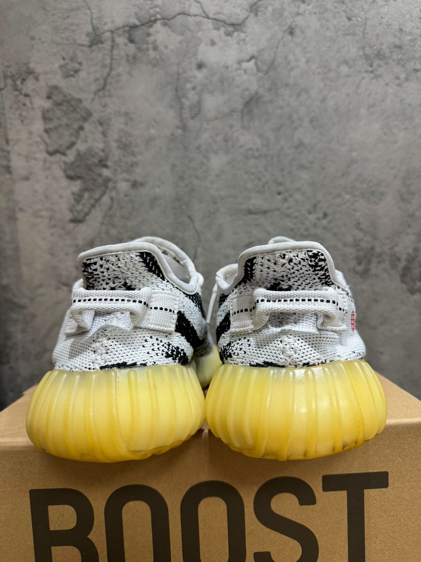 Adidas Adidas YEEZY350 White Lowtop Sneakers 40 Men Size US 7.5 / EU 40-41 - 9 Thumbnail