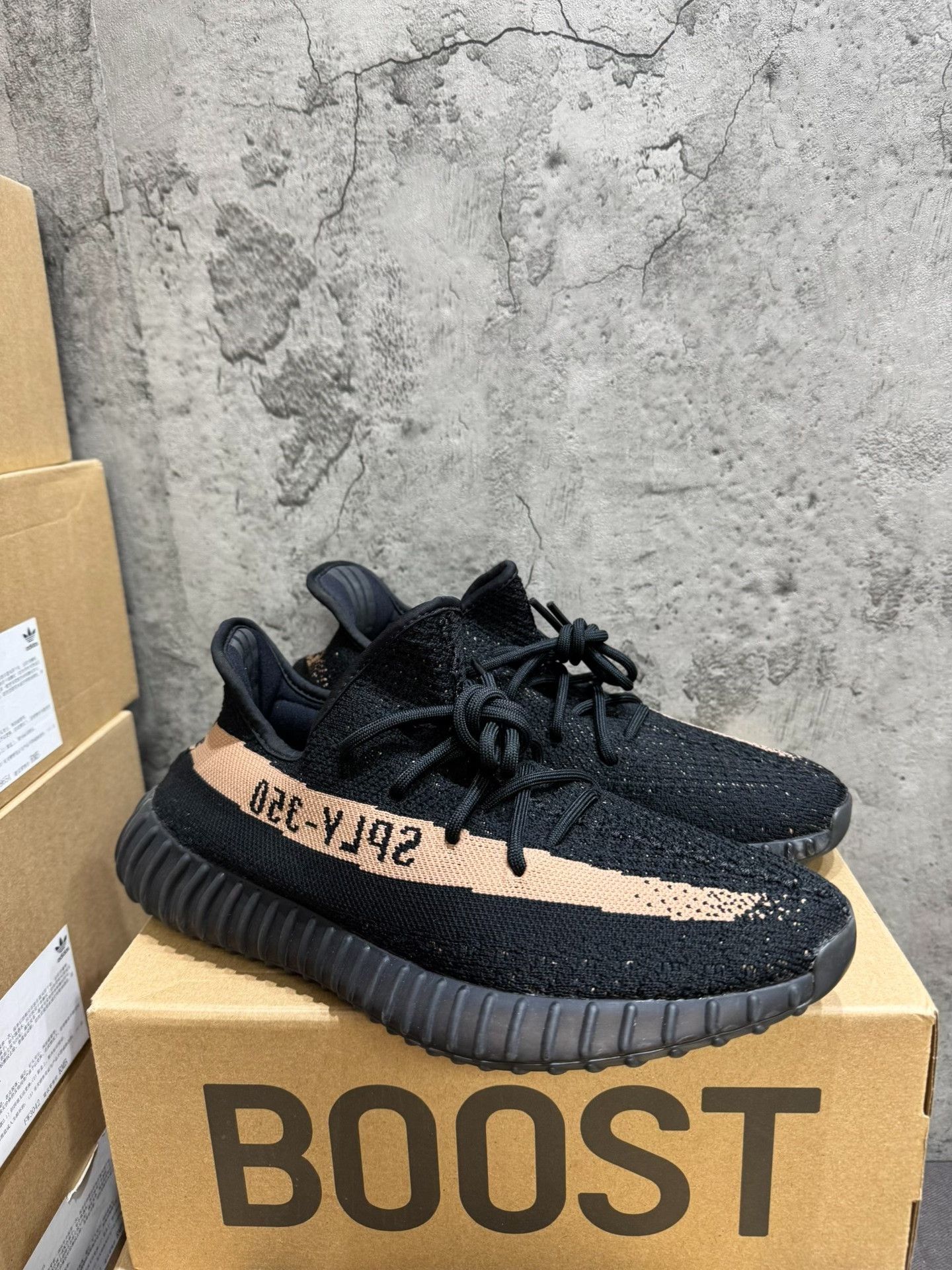 Adidas Adidas YEEZY350 Black Lowtop Sneakers 9 Men Size US 9 / EU 42 - 2 Thumbnail