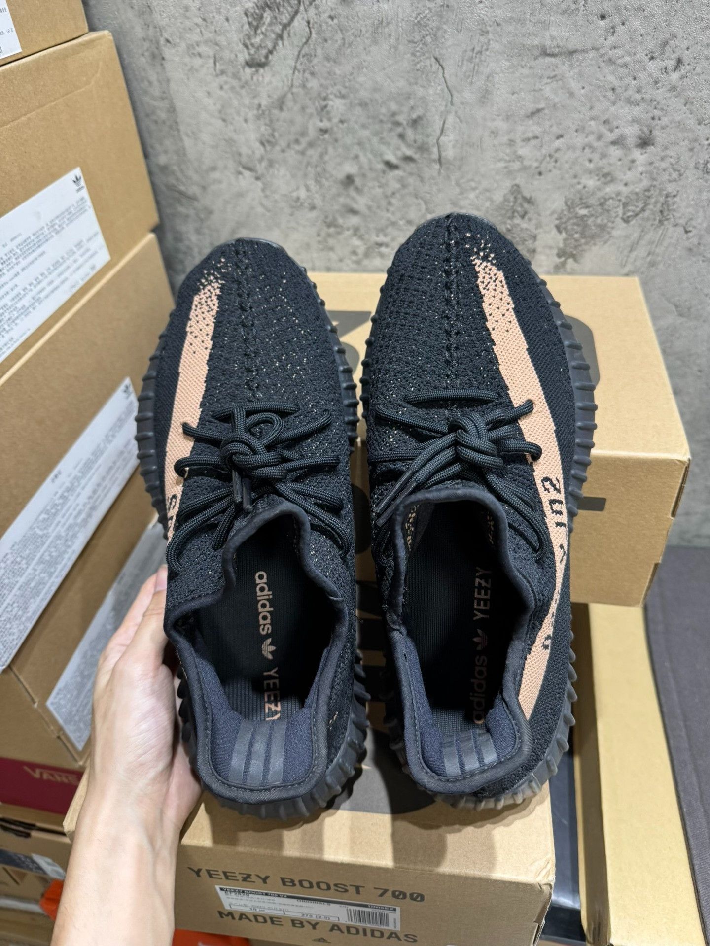 Adidas Adidas YEEZY350 Black Lowtop Sneakers 9 Men Size US 9 / EU 42 - 3 Thumbnail