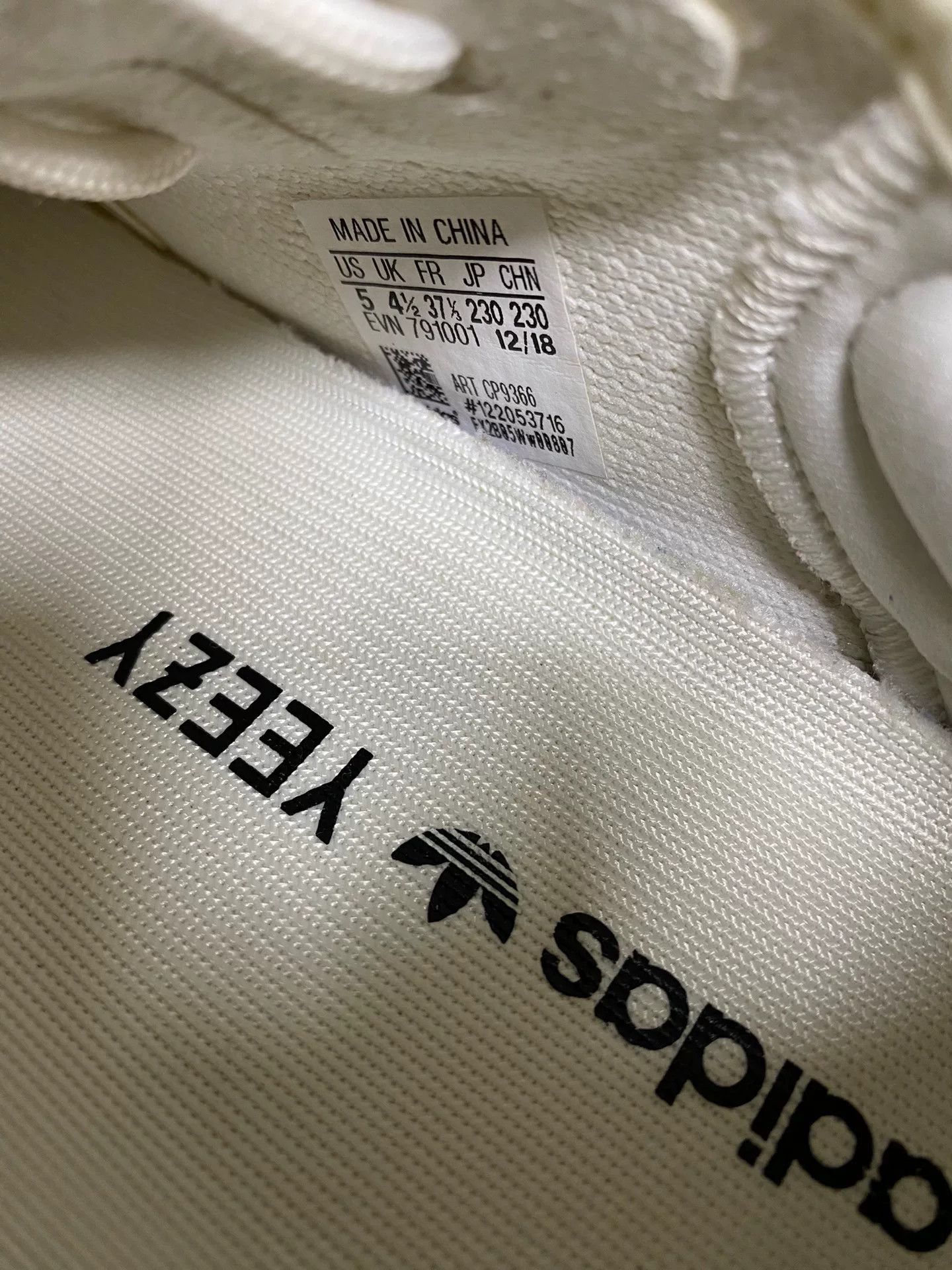 Yeezy Yeezy White Lowtop Sneakers 37 Men Size US 5 / EU 37 - 5 Thumbnail