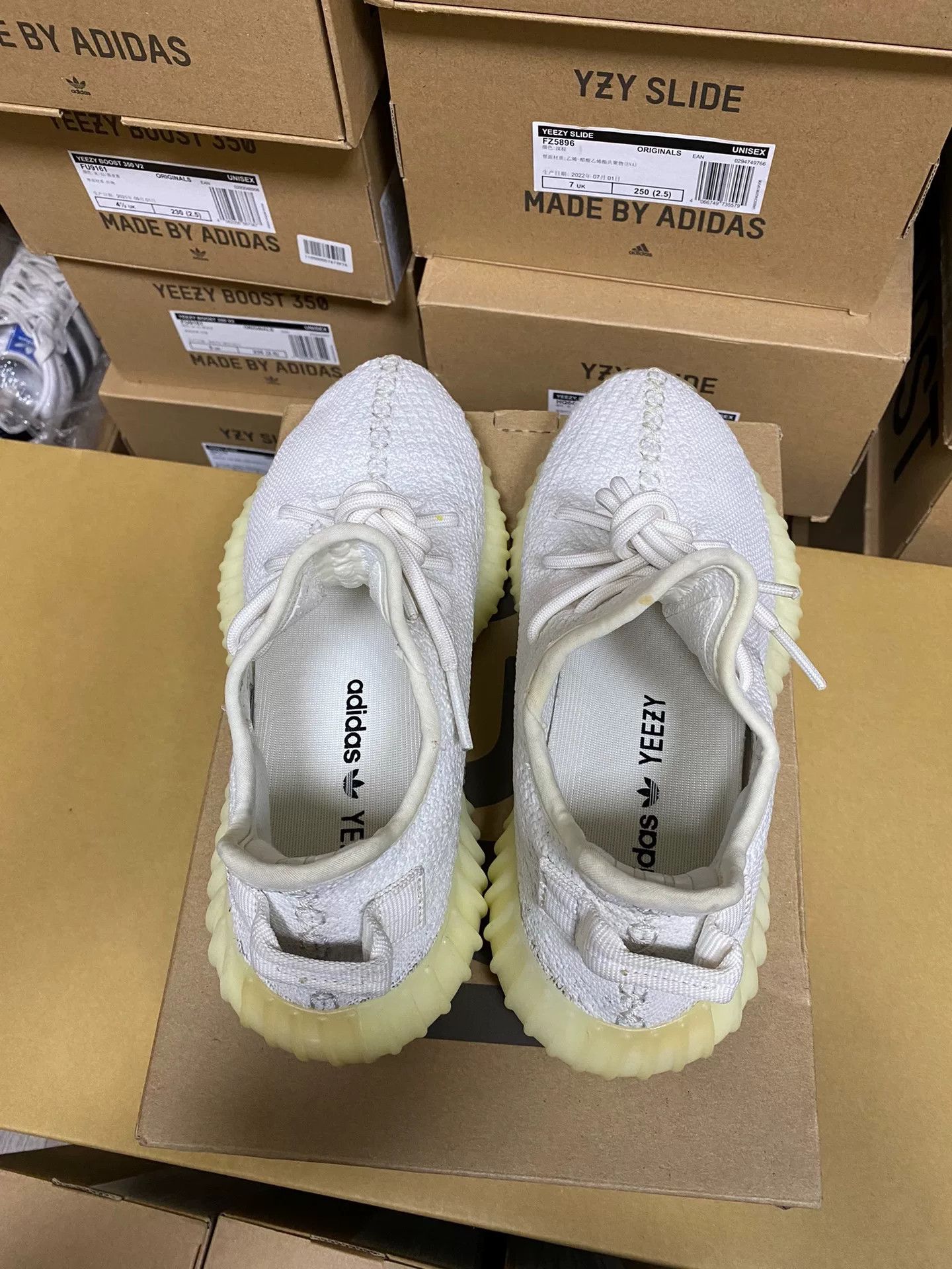 Yeezy Yeezy White Lowtop Sneakers 37 Men Size US 5 / EU 37 - 7 Thumbnail