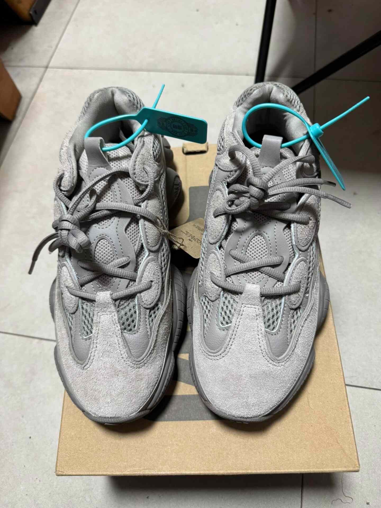 Adidas Adidas YEEZY500 Gray Lowtop Sneakers 42 Men Size US 9 / EU 42 - 2 Thumbnail