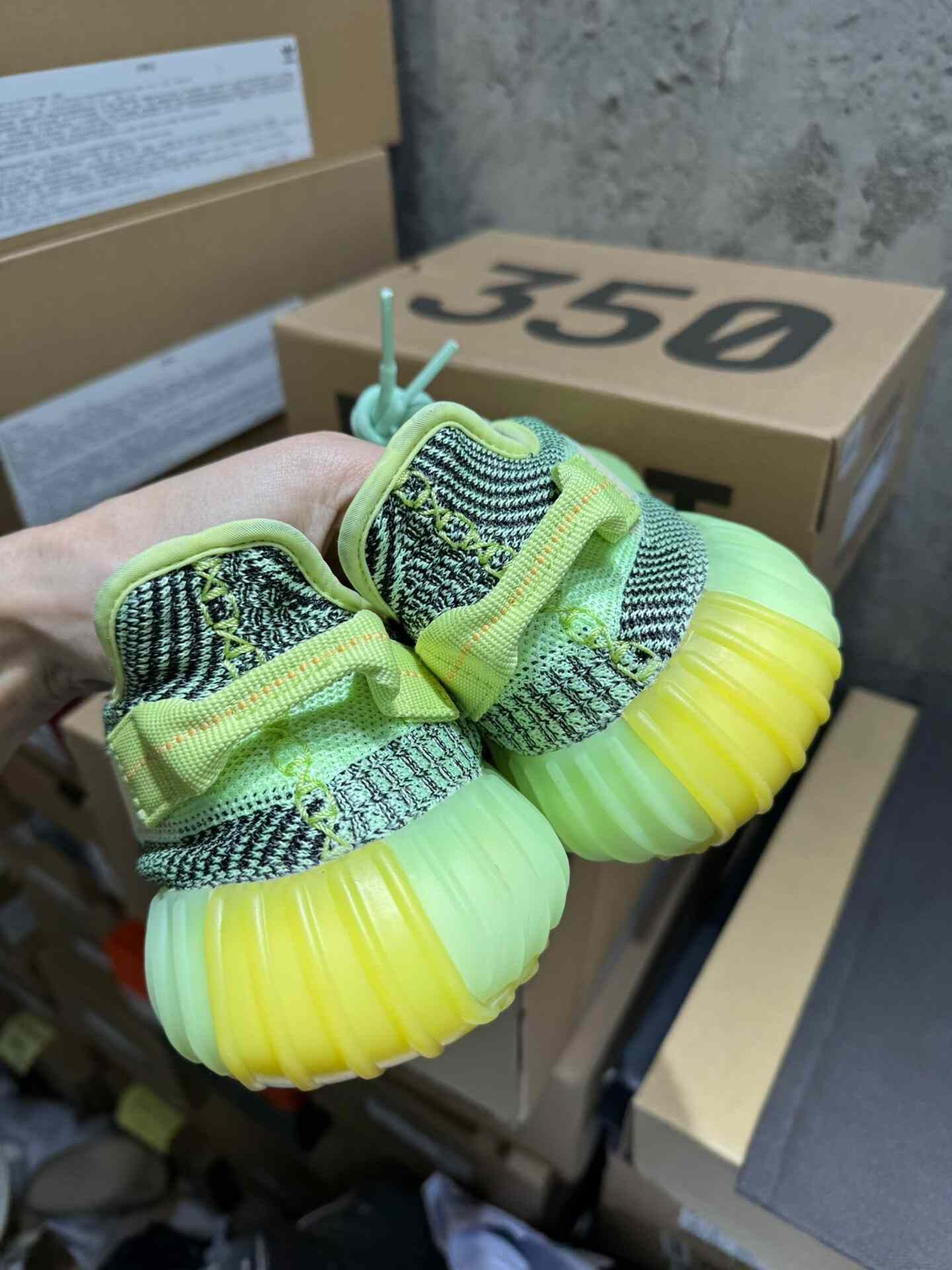 Adidas Adidas YEEZY350 Green Lowtop Sneakers 9 Men Size US 9 / EU 42 - 2 Thumbnail
