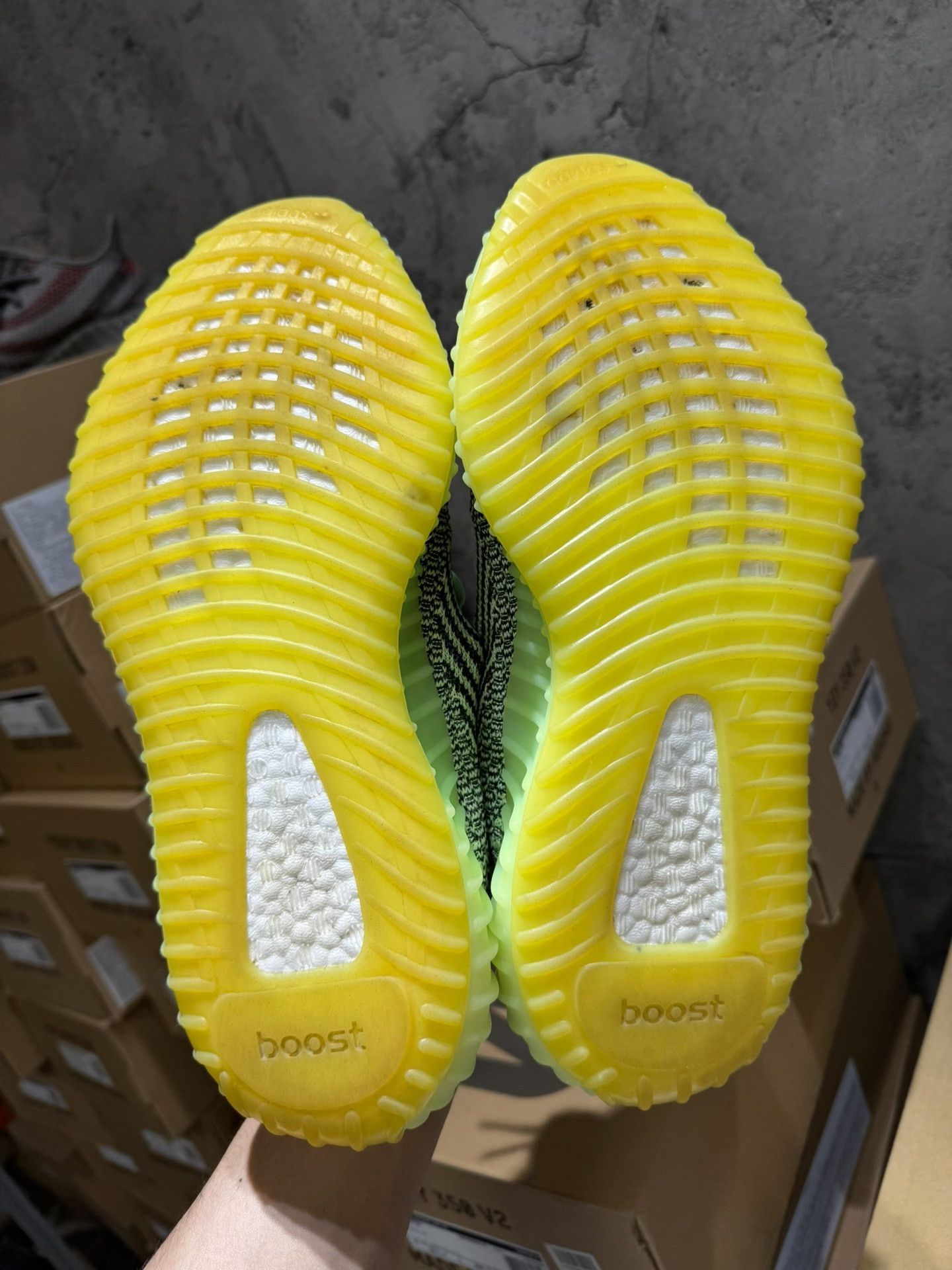 Adidas Adidas YEEZY350 Green Lowtop Sneakers 9 Men Size US 9 / EU 42 - 4 Thumbnail