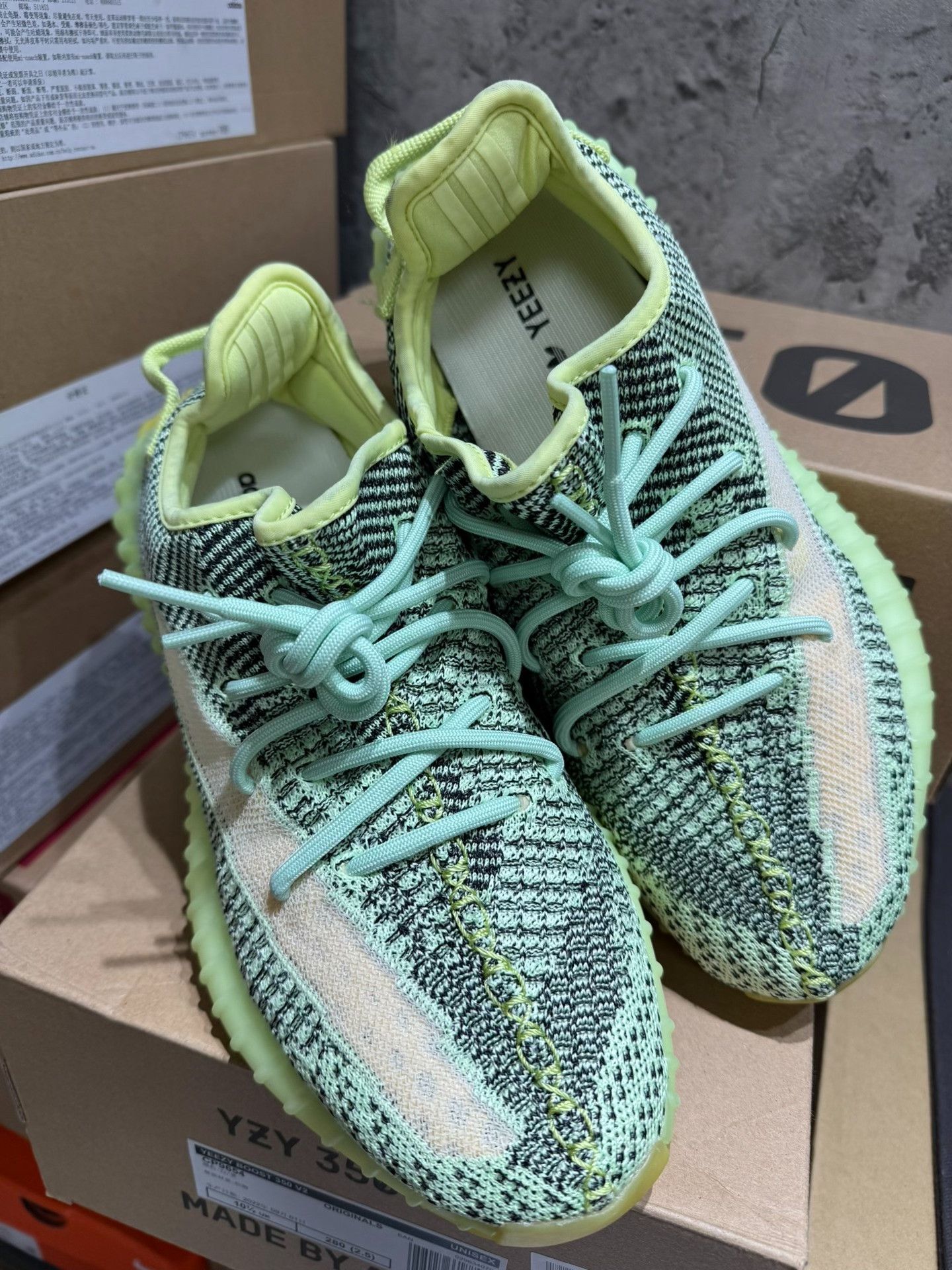 Adidas Adidas YEEZY350 Green Lowtop Sneakers 9 Men Size US 9 / EU 42 - 6 Thumbnail
