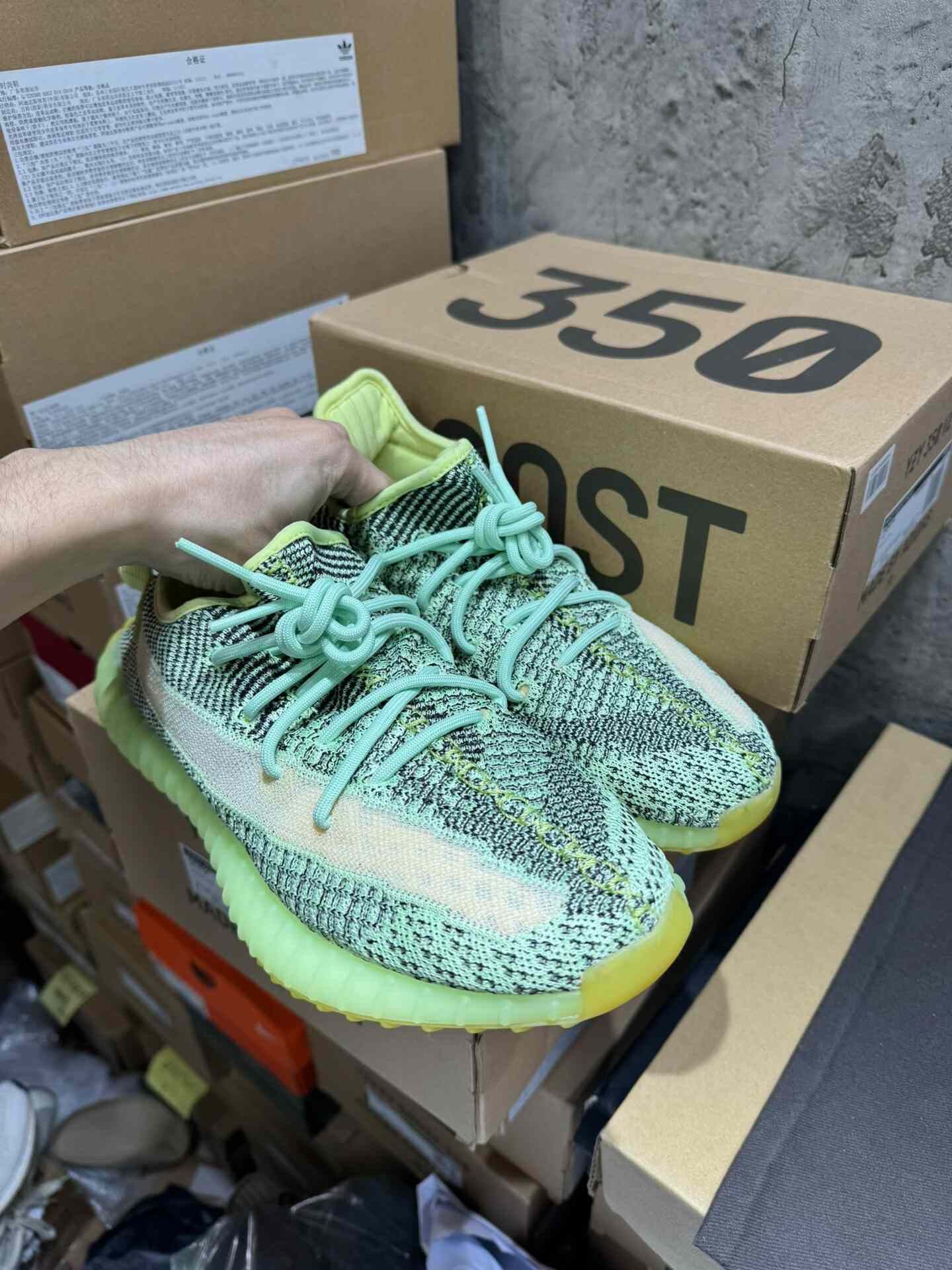 Adidas Adidas YEEZY350 Green Lowtop Sneakers 9 Men Size US 9 / EU 42 - 5 Thumbnail
