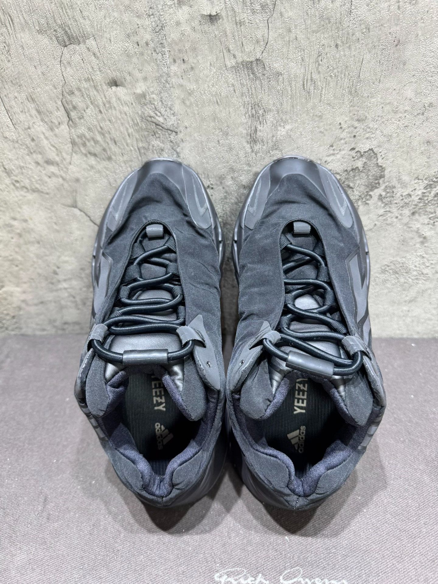 Adidas Adidas YEEZY700 Black Lowtop Sneakers 38 Men Size US 6 / EU 39 - 4 Thumbnail