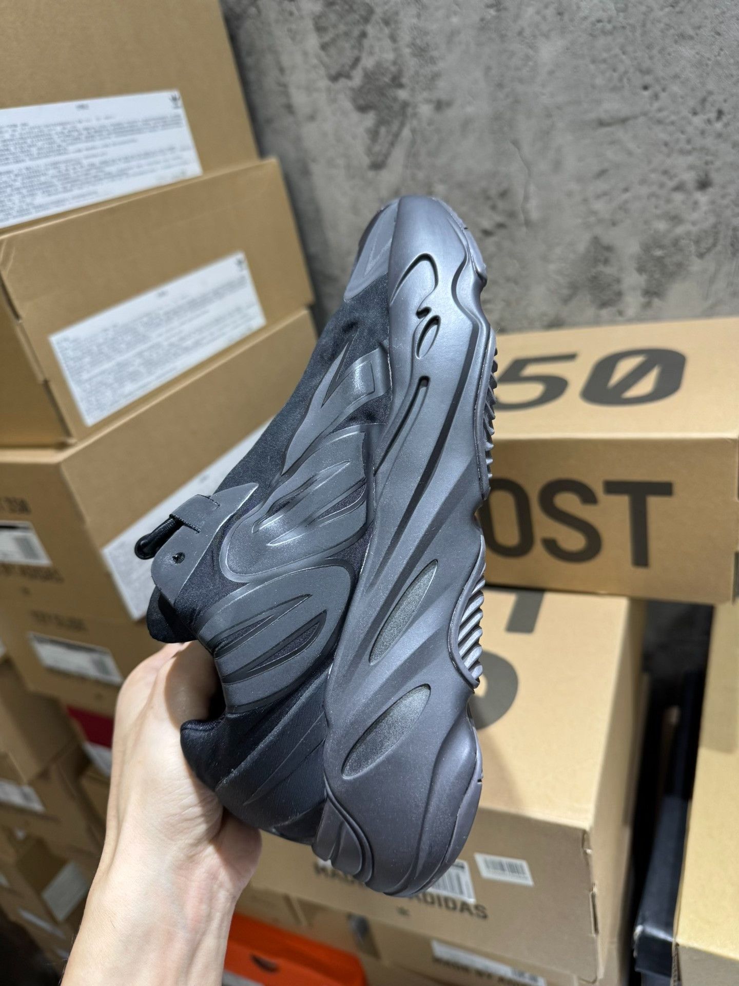 Adidas Adidas YEEZY700 Black Lowtop Sneakers 38 Men Size US 6 / EU 39 - 2 Thumbnail