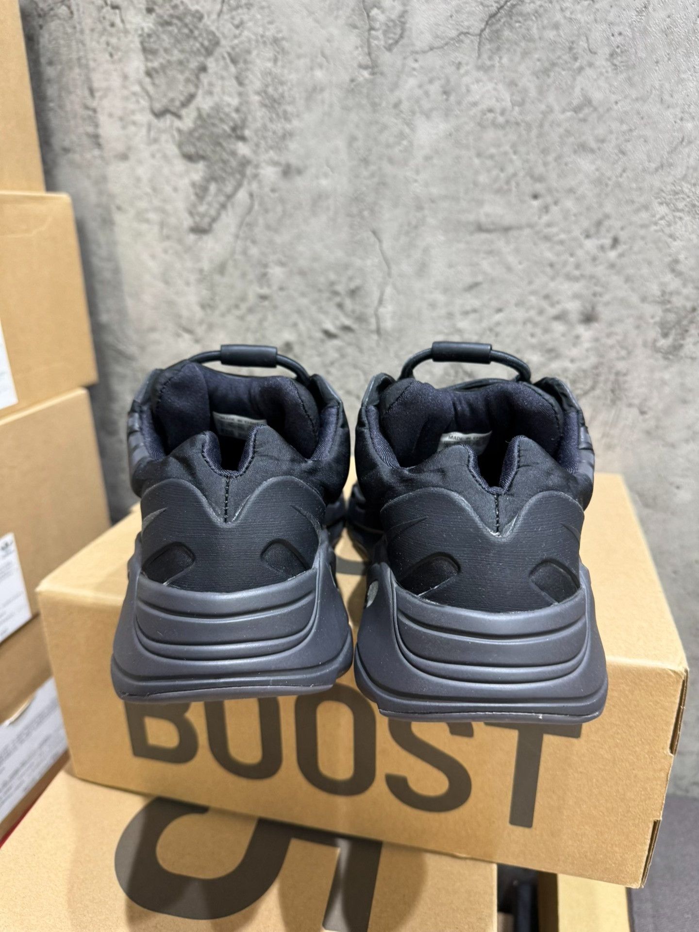 Adidas Adidas YEEZY700 Black Lowtop Sneakers 38 Men Size US 6 / EU 39 - 7 Thumbnail