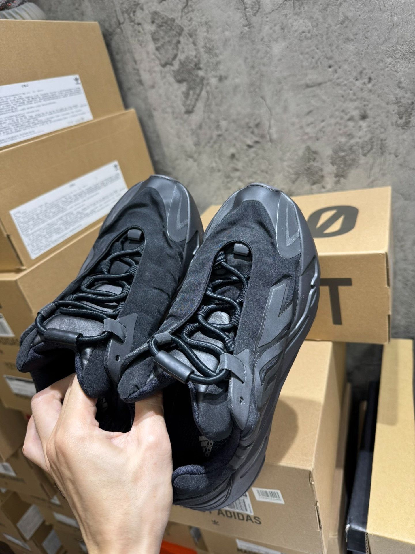 Adidas Adidas YEEZY700 Black Lowtop Sneakers 38 Men Size US 6 / EU 39 - 9 Thumbnail
