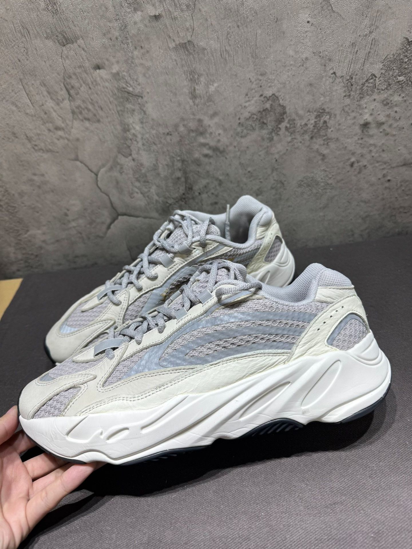 Adidas Adidas YEEZY700 White Lowtop Sneakers 9.5 Men Size US 9.5 / EU 42-43 - 2 Thumbnail