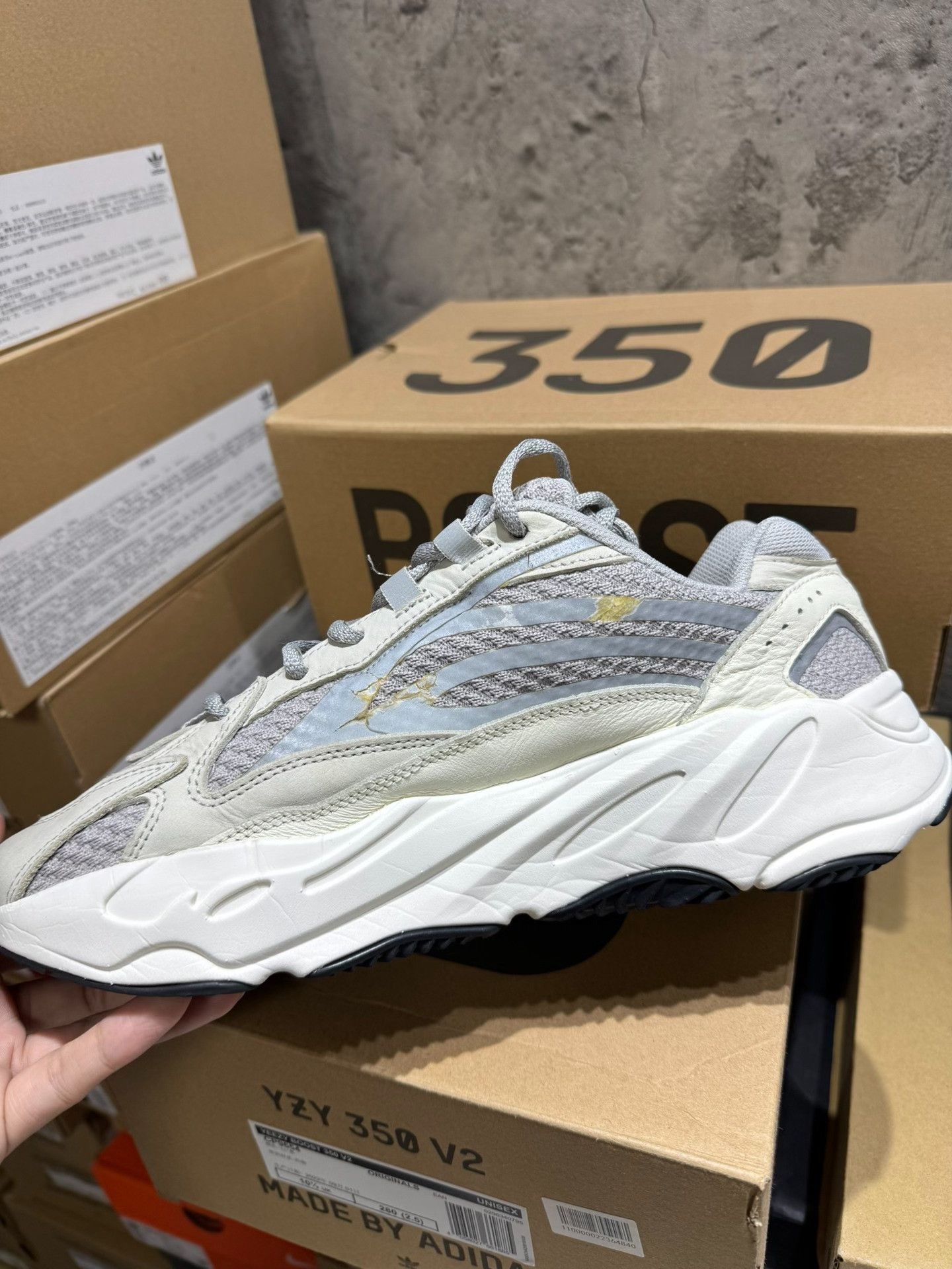 Adidas Adidas YEEZY700 White Lowtop Sneakers 9.5 Men Size US 9.5 / EU 42-43 - 8 Thumbnail