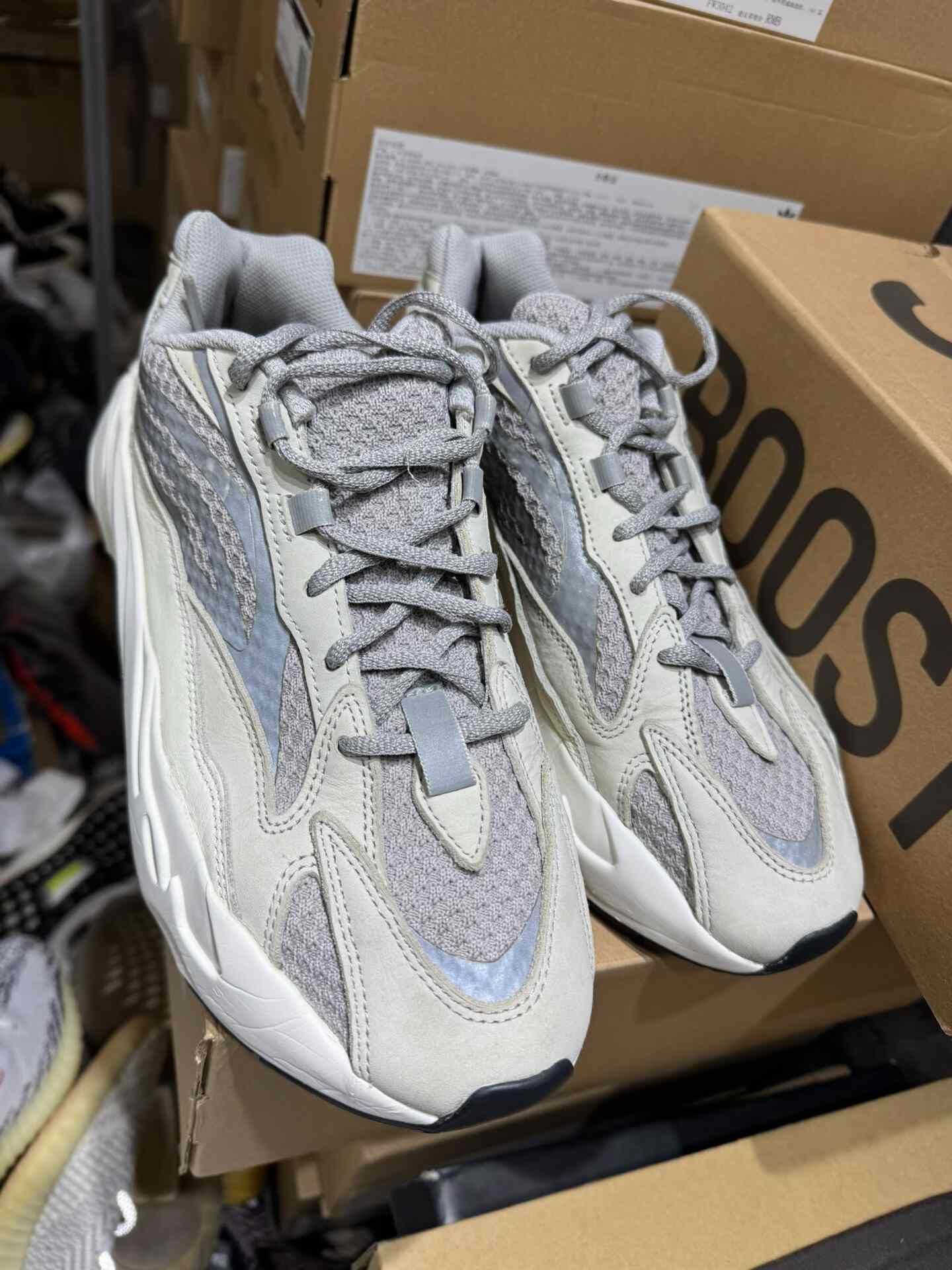 Adidas Adidas YEEZY700 White Lowtop Sneakers 9.5 Men Size US 9.5 / EU 42-43 - 7 Thumbnail