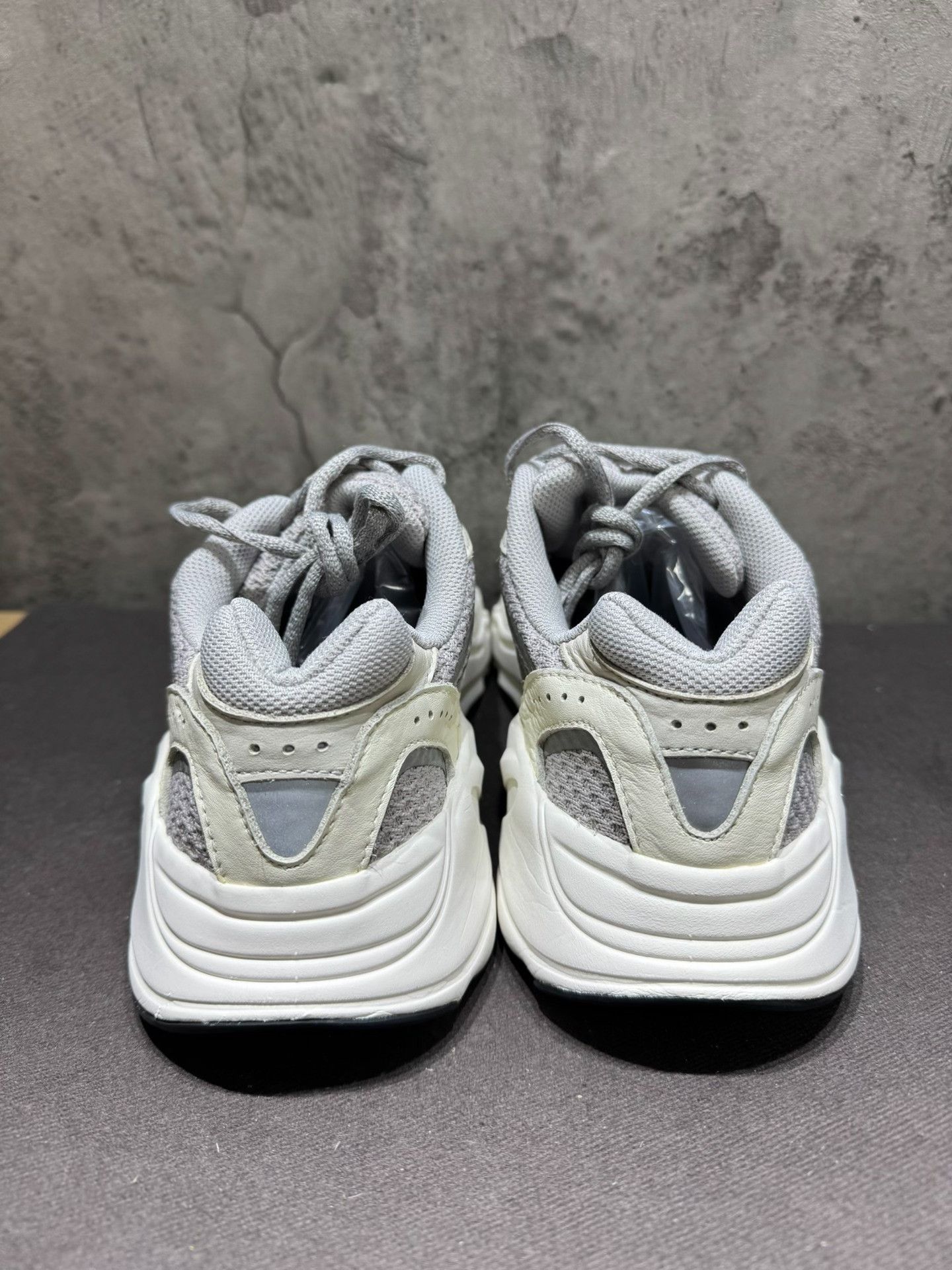 Adidas Adidas YEEZY700 White Lowtop Sneakers 9.5 Men Size US 9.5 / EU 42-43 - 3 Thumbnail