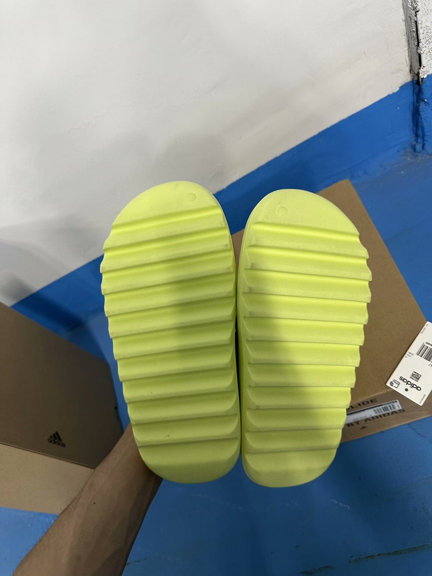Yeezy Yeezy Glow Green Lowtop Sneakers 9 Men Size US 9 / EU 42 - 5 Thumbnail