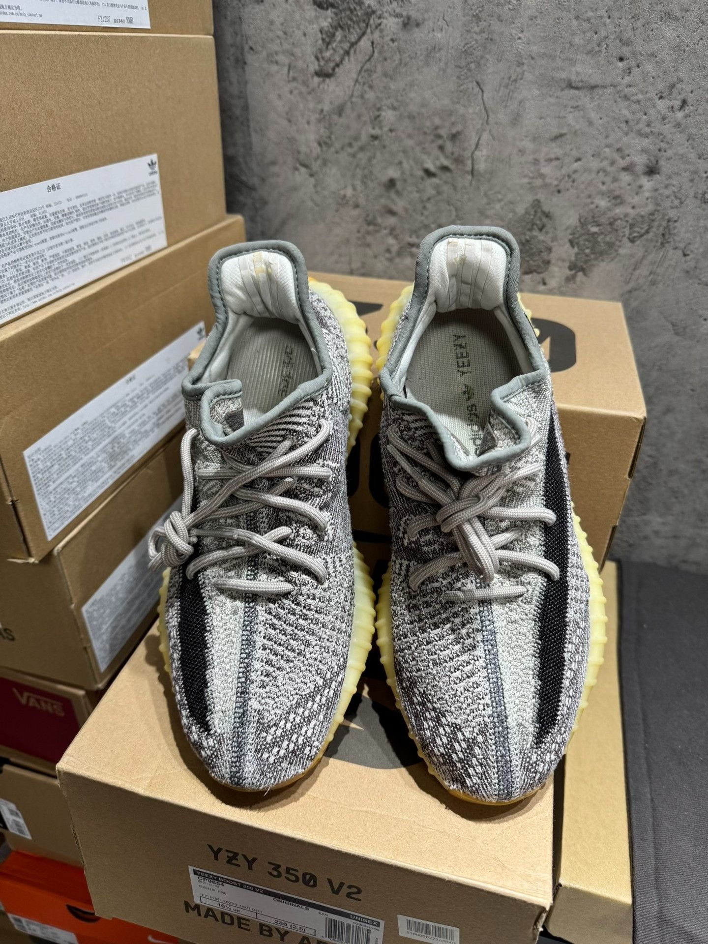 Yeezy Yeezy Gray Lowtop Sneakers 42 Men Size US 9 / EU 42 - 3 Thumbnail