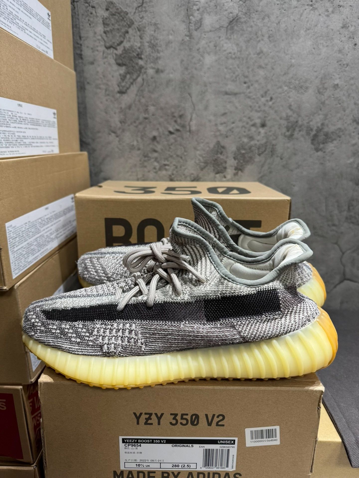Yeezy Yeezy Gray Lowtop Sneakers 42 Men Size US 9 / EU 42 - 8 Thumbnail