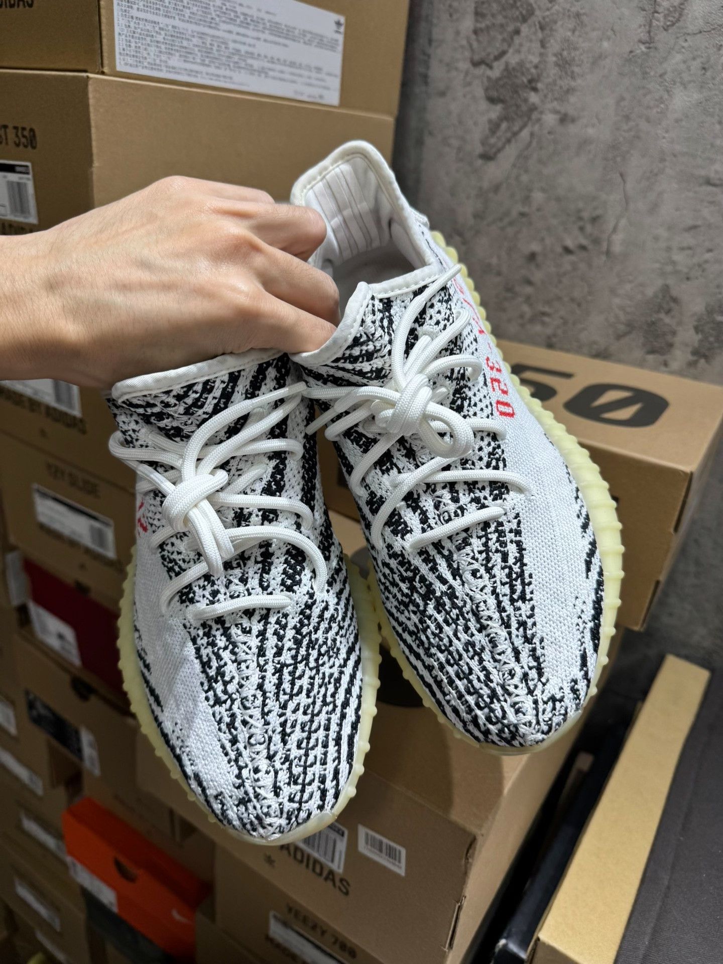 Adidas Adidas YEEZY350 White Lowtop Sneakers 42 Men Size US 9 / EU 42 - 4 Thumbnail