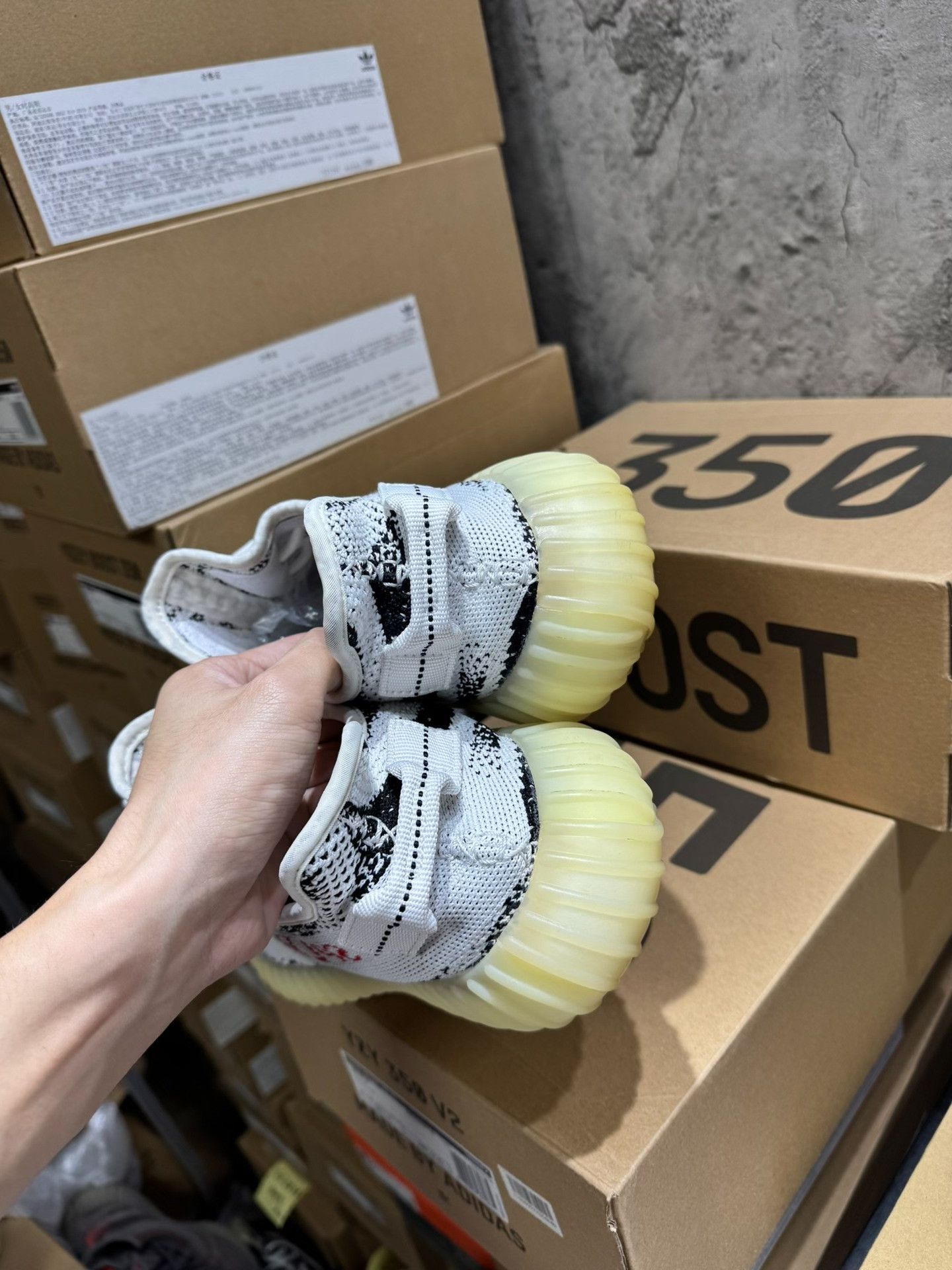Adidas Adidas YEEZY350 White Lowtop Sneakers 42 Men Size US 9 / EU 42 - 8 Thumbnail