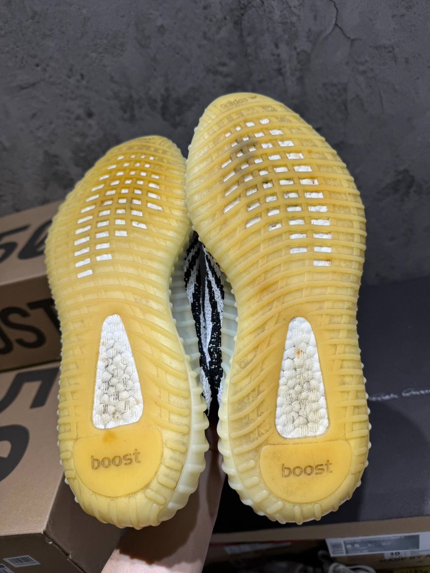 Adidas Adidas YEEZY350 White Lowtop Sneakers 42 Men Size US 9 / EU 42 - 7 Thumbnail