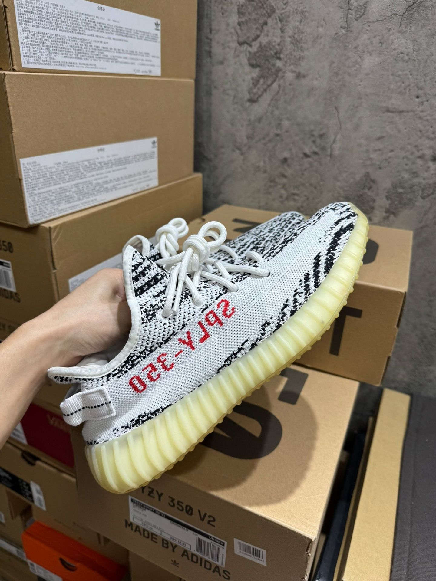 Adidas Adidas YEEZY350 White Lowtop Sneakers 42 Men Size US 9 / EU 42 - 6 Thumbnail