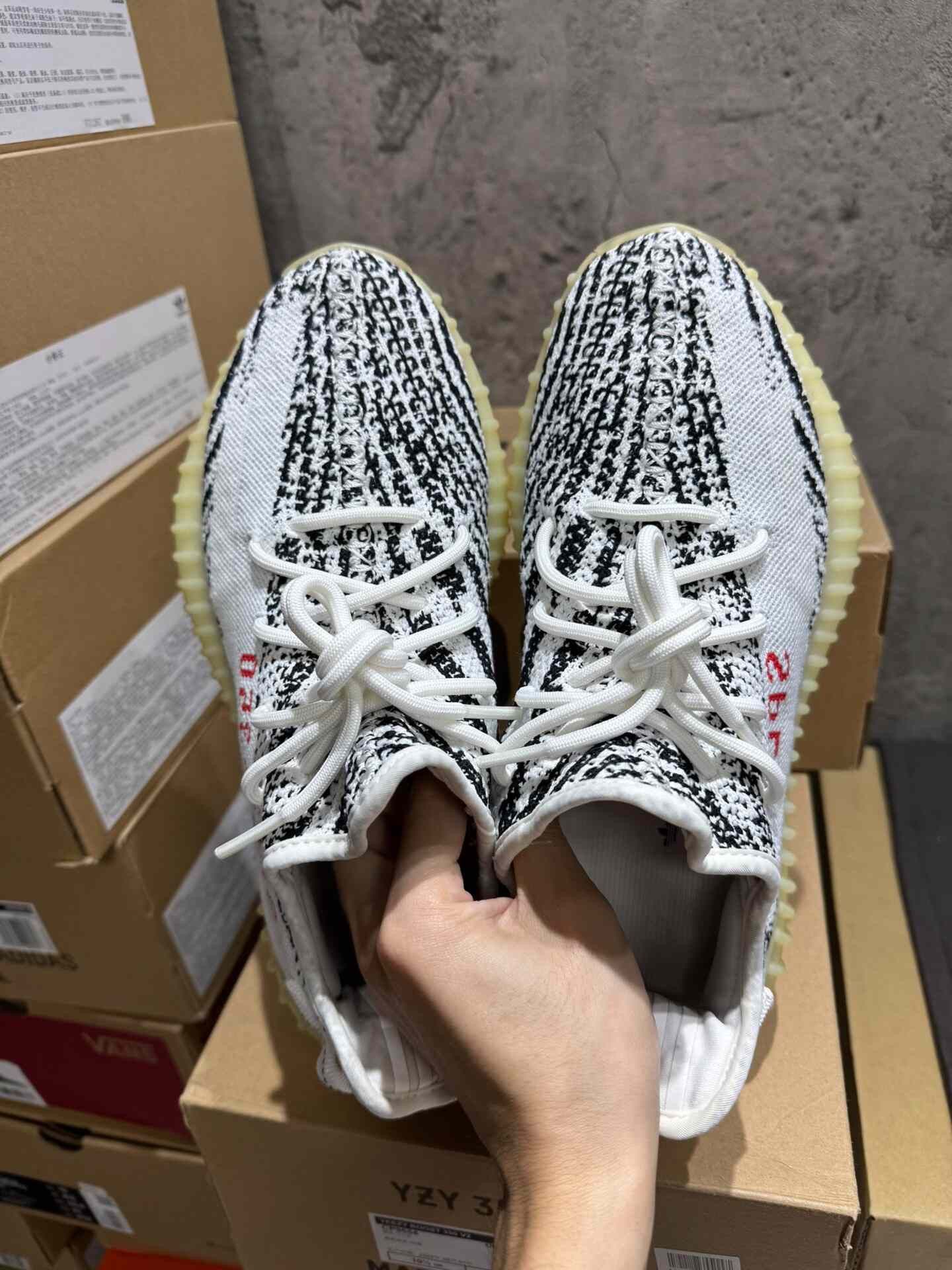 Adidas Adidas YEEZY350 White Lowtop Sneakers 42 Men Size US 9 / EU 42 - 5 Thumbnail