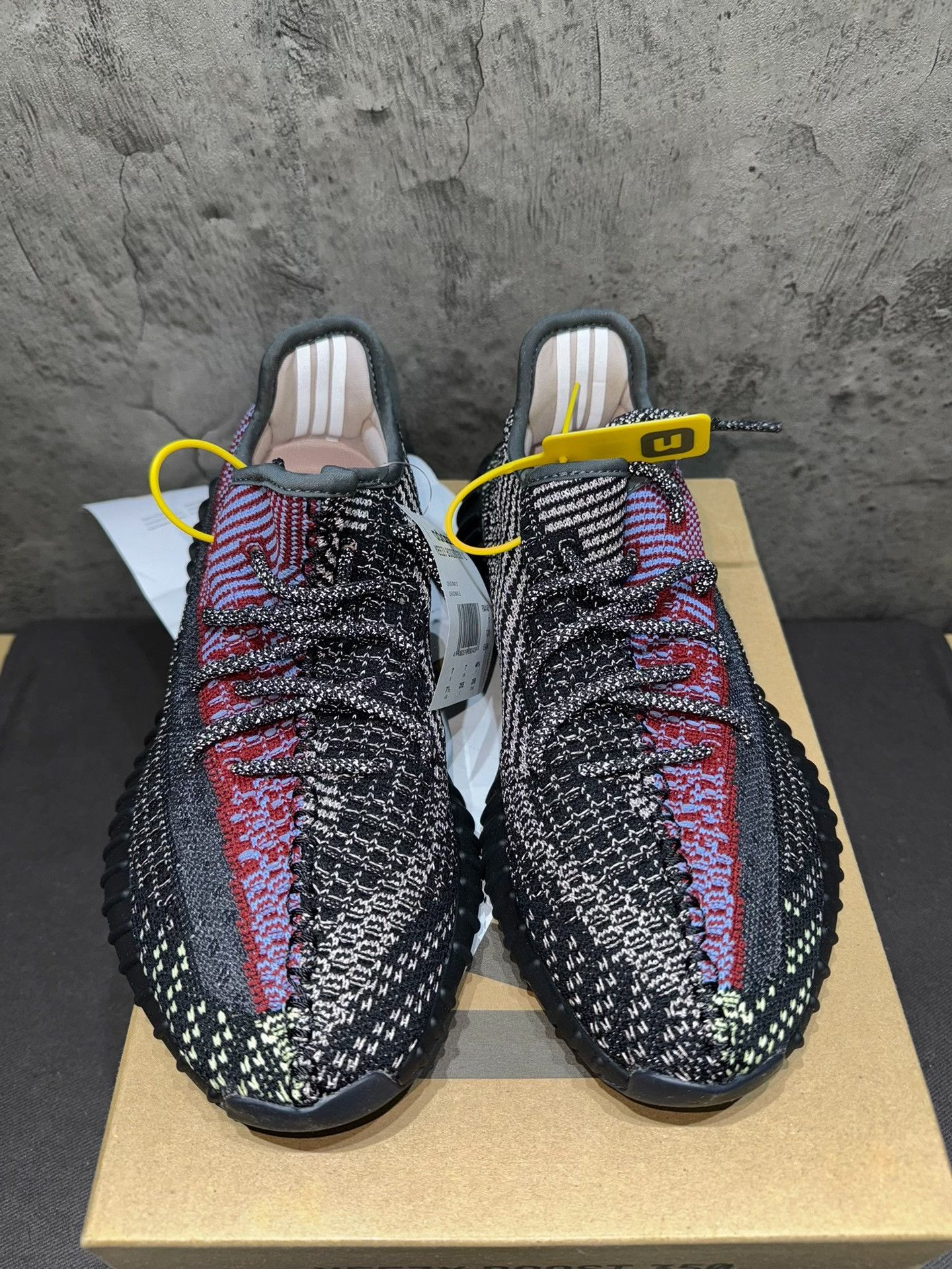 Adidas Adidas YEEZY35 Black Lowtop Sneakers 35 Men Size US 5 / EU 37 - 2 Thumbnail
