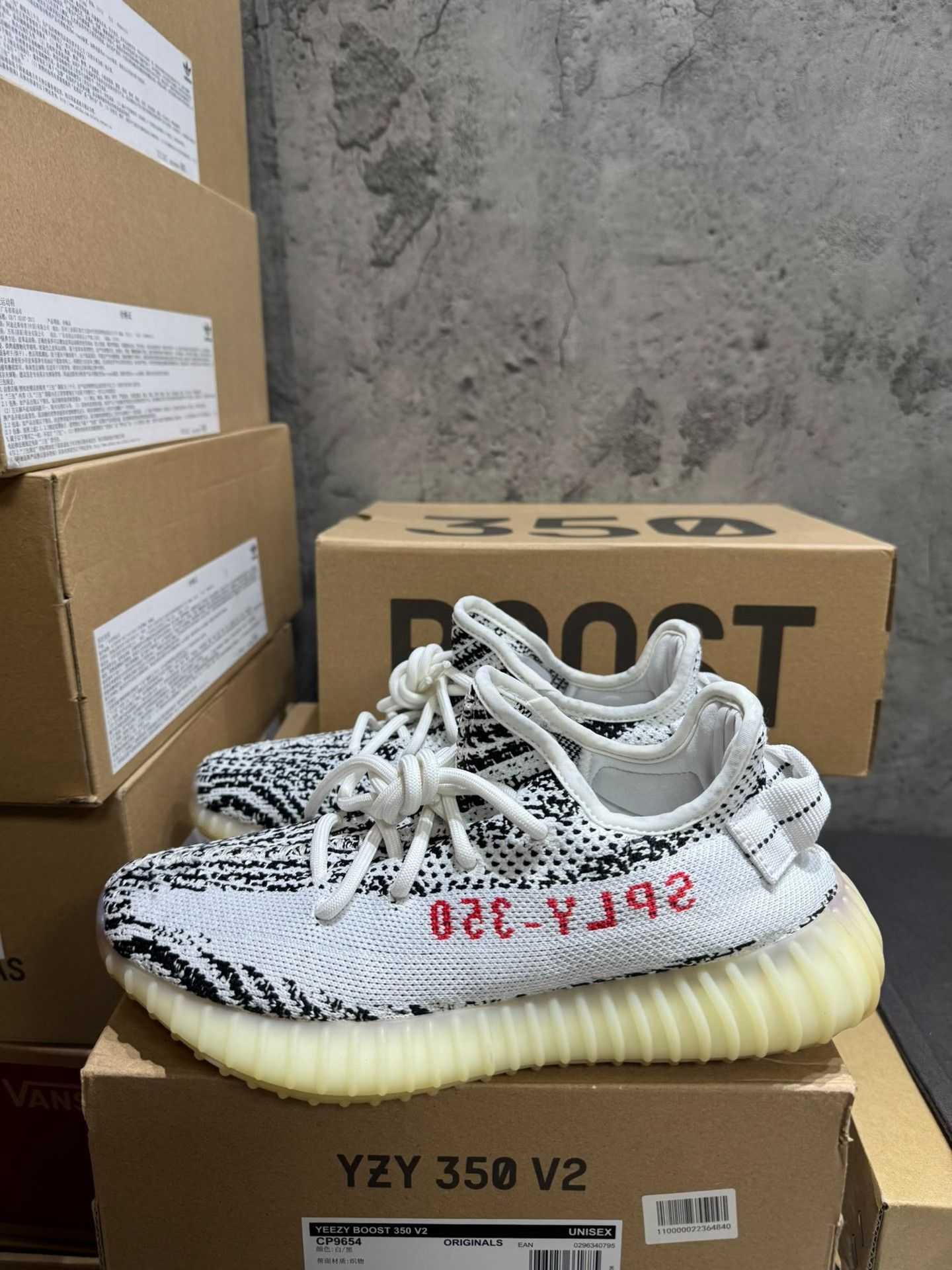 Adidas Adidas YEEZY350 White Lowtop Sneakers 38 Men Size US 6 / EU 39 - 4 Thumbnail