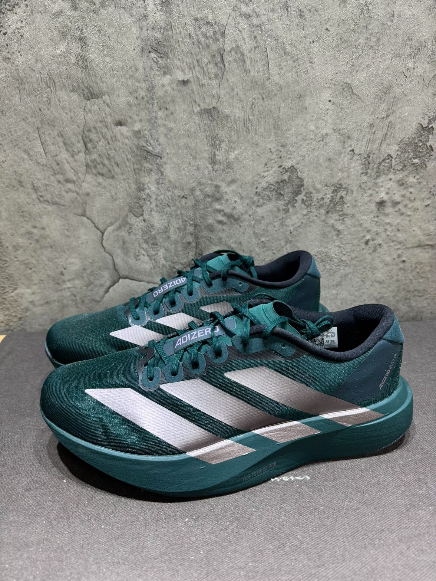 Adidas Adidas Green Lowtop Sneakers 10.5 Men Size US 10.5 / EU 43-44 - 8 Thumbnail