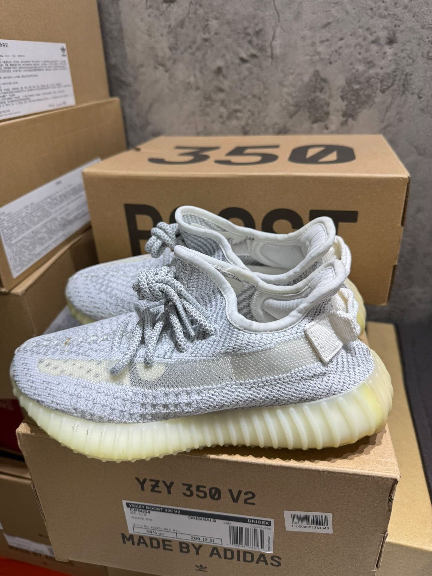 Adidas Adidas YEEZY350 White Lowtop Sneakers 36 Men Size US 5 / EU 37 - 4 Thumbnail