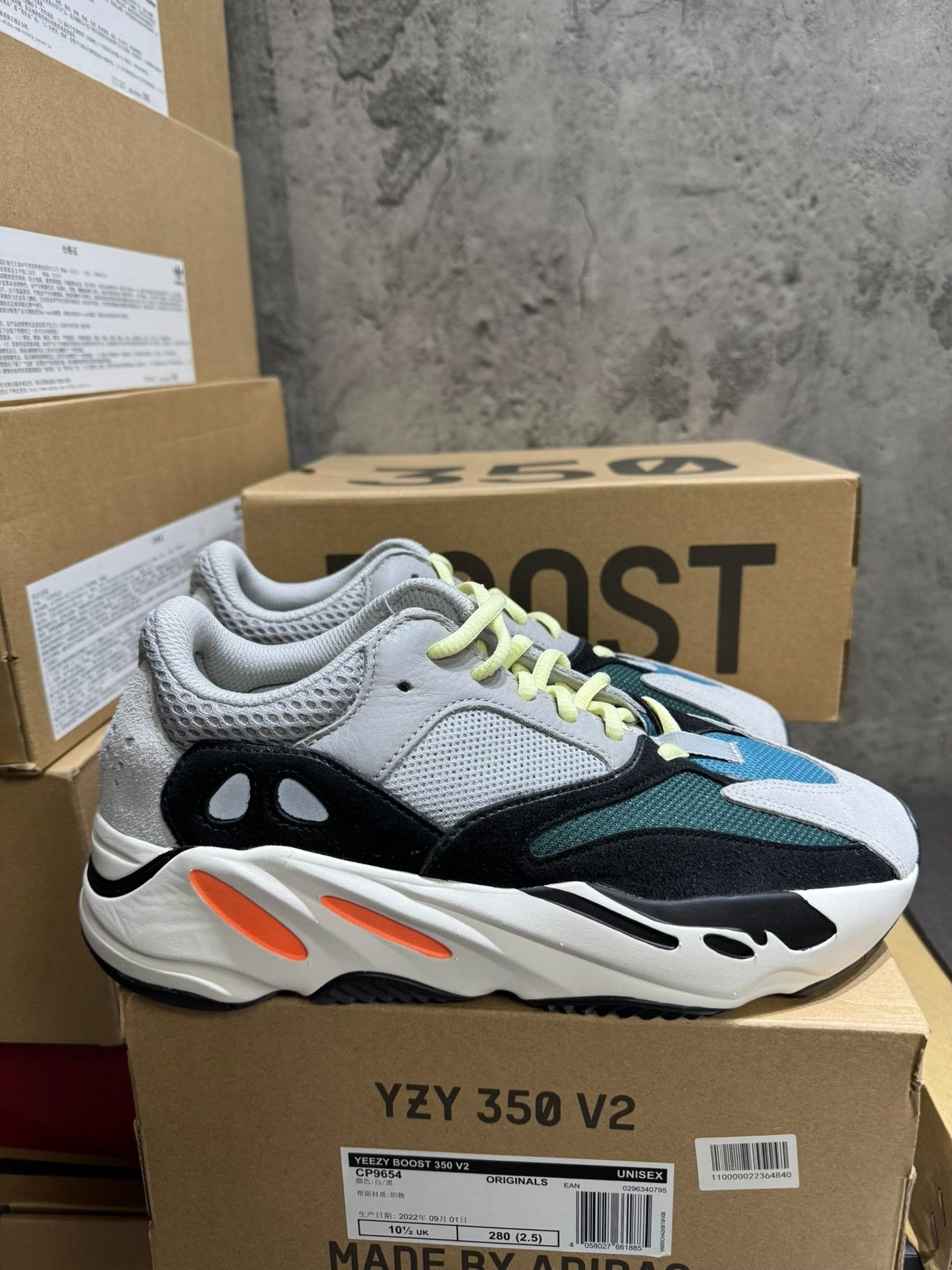 Adidas Adidas YEEZY700 Lowtop Sneakers 40 Men Size US 7.5 / EU 40-41 - 4 Thumbnail