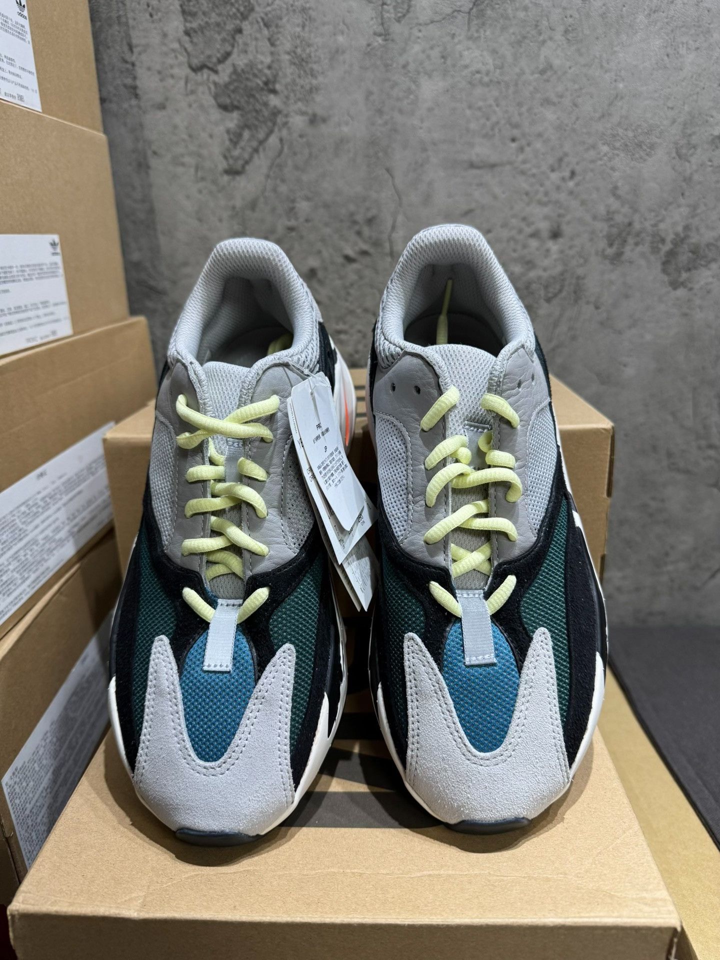 Adidas Adidas YEEZY700 Lowtop Sneakers 40 Men Size US 7.5 / EU 40-41 - 3 Thumbnail