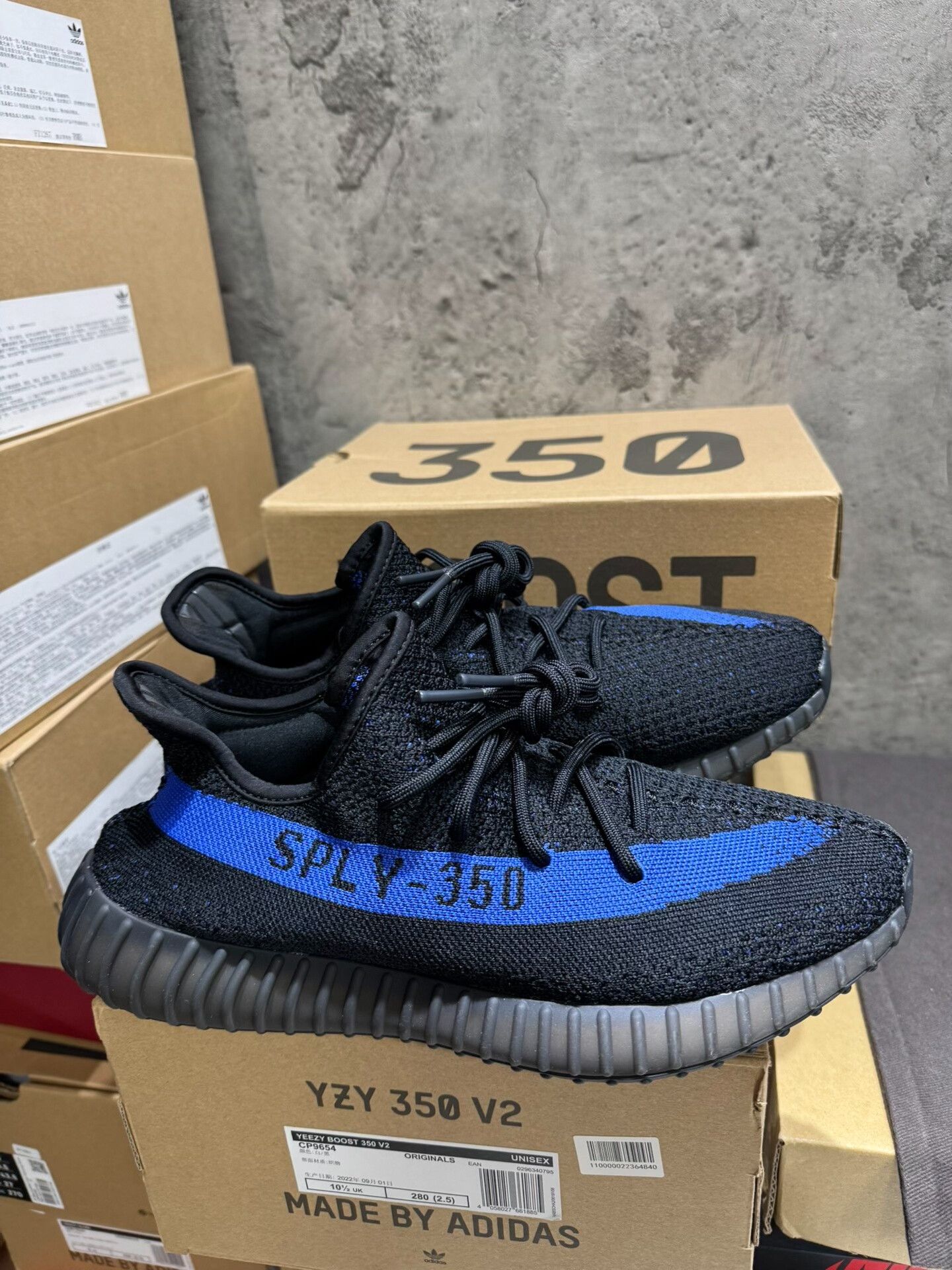 Yeezy Yeezy Blue Lowtop Sneakers 10.5 Men Size US 10.5 / EU 43-44 - 6 Thumbnail