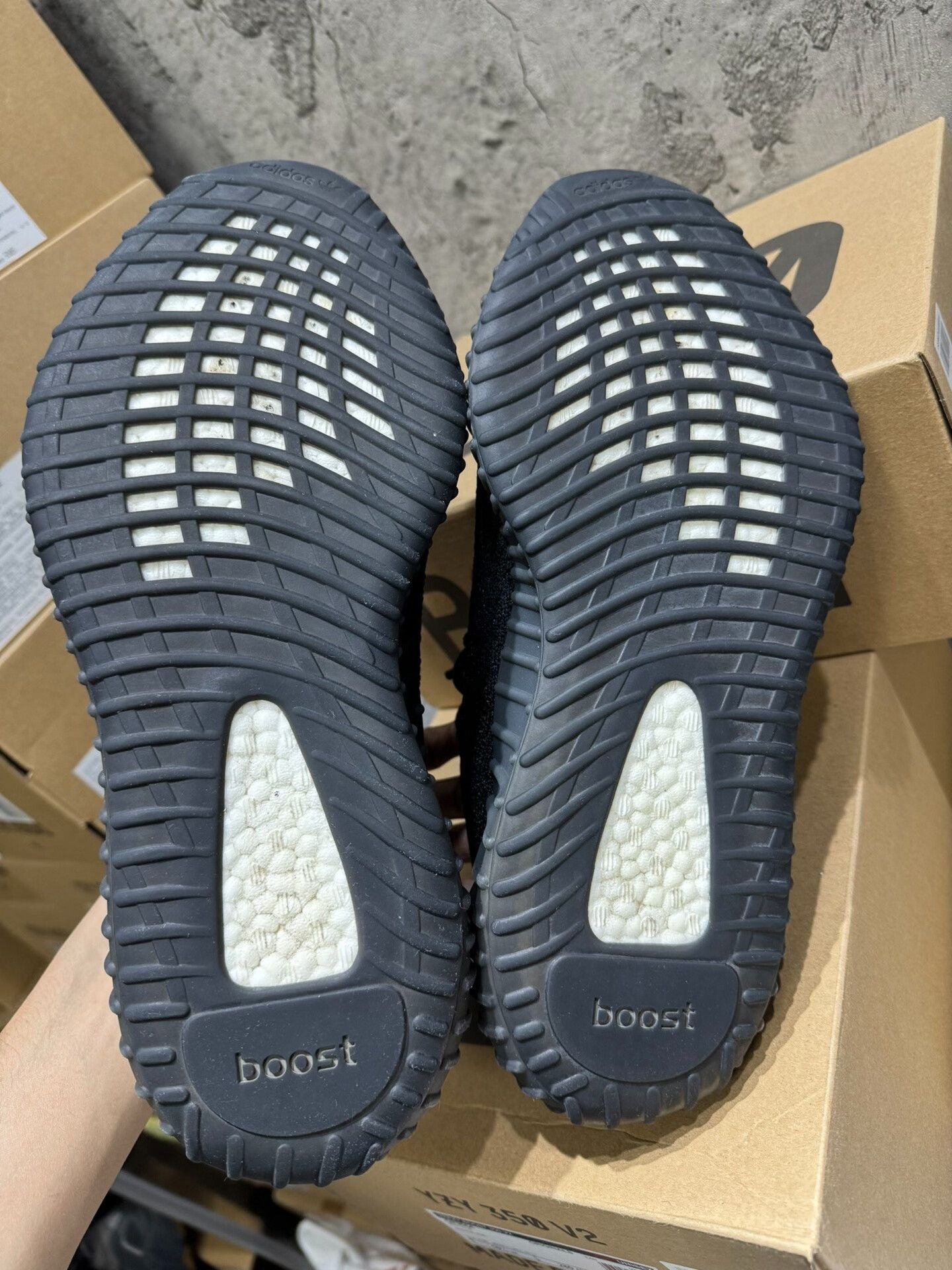 Yeezy Yeezy Blue Lowtop Sneakers 10.5 Men Size US 10.5 / EU 43-44 - 7 Thumbnail