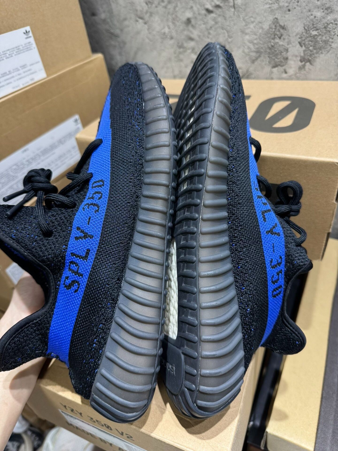 Yeezy Yeezy Blue Lowtop Sneakers 10.5 Men Size US 10.5 / EU 43-44 - 4 Thumbnail