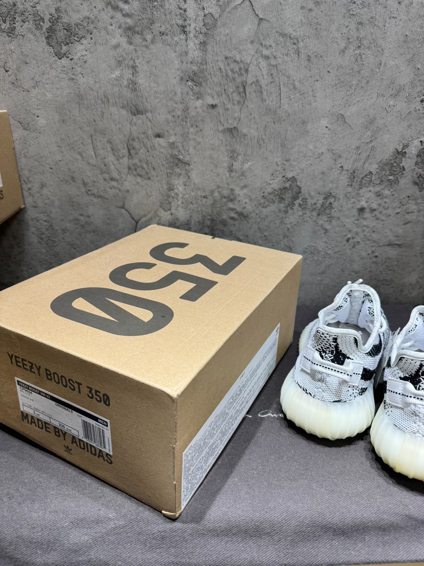 Adidas Adidas YEEZY350 White Lowtop Sneakers 38 Men Size US 6 / EU 39 - 7 Thumbnail