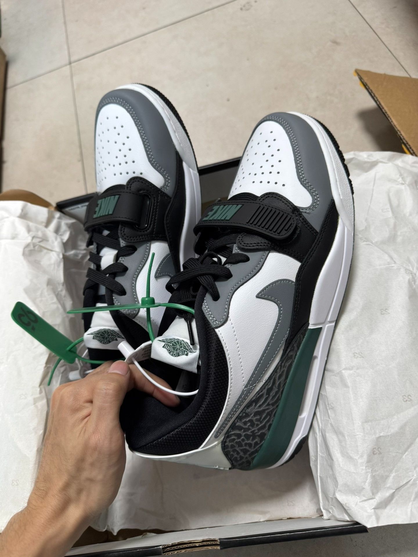 Nike Nike Green Lowtop Sneakers 44.5 Men Size US 11 / EU 44 - 2 Thumbnail