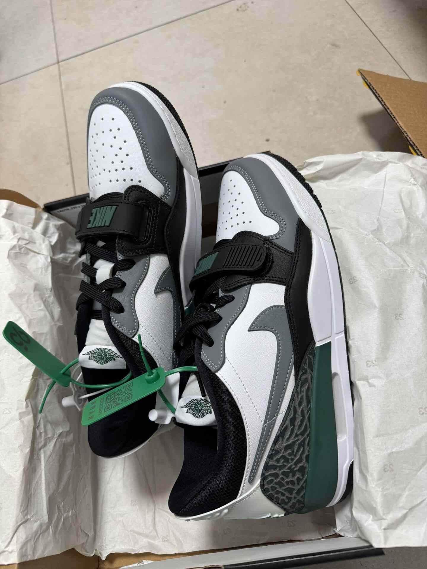 Nike Nike Green Lowtop Sneakers 44.5 Men Size US 11 / EU 44 - 3 Thumbnail