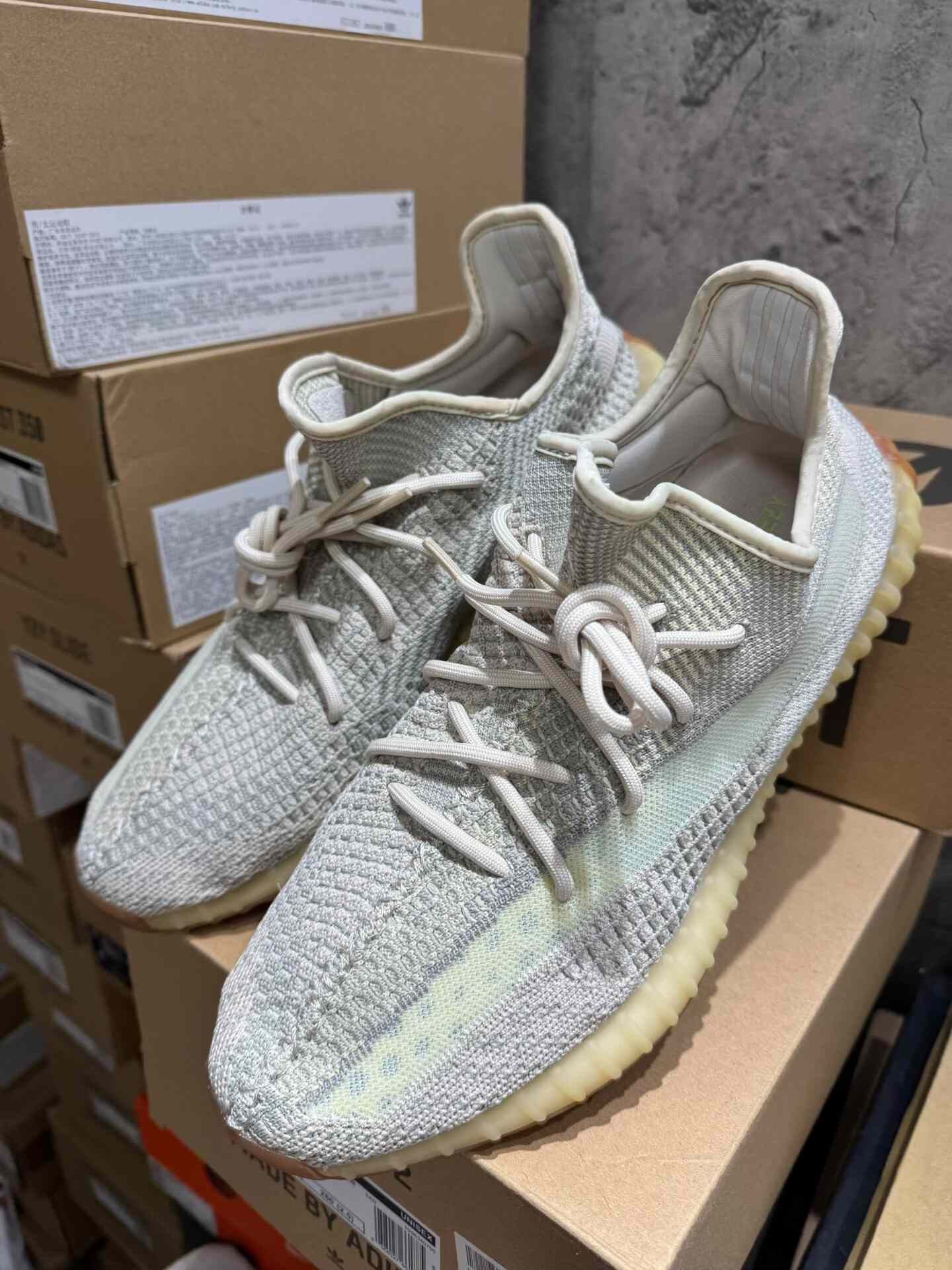 Adidas Adidas YEEZY350 Pink Lowtop Sneakers 35 Men Size US 5 / EU 37 - 2 Thumbnail