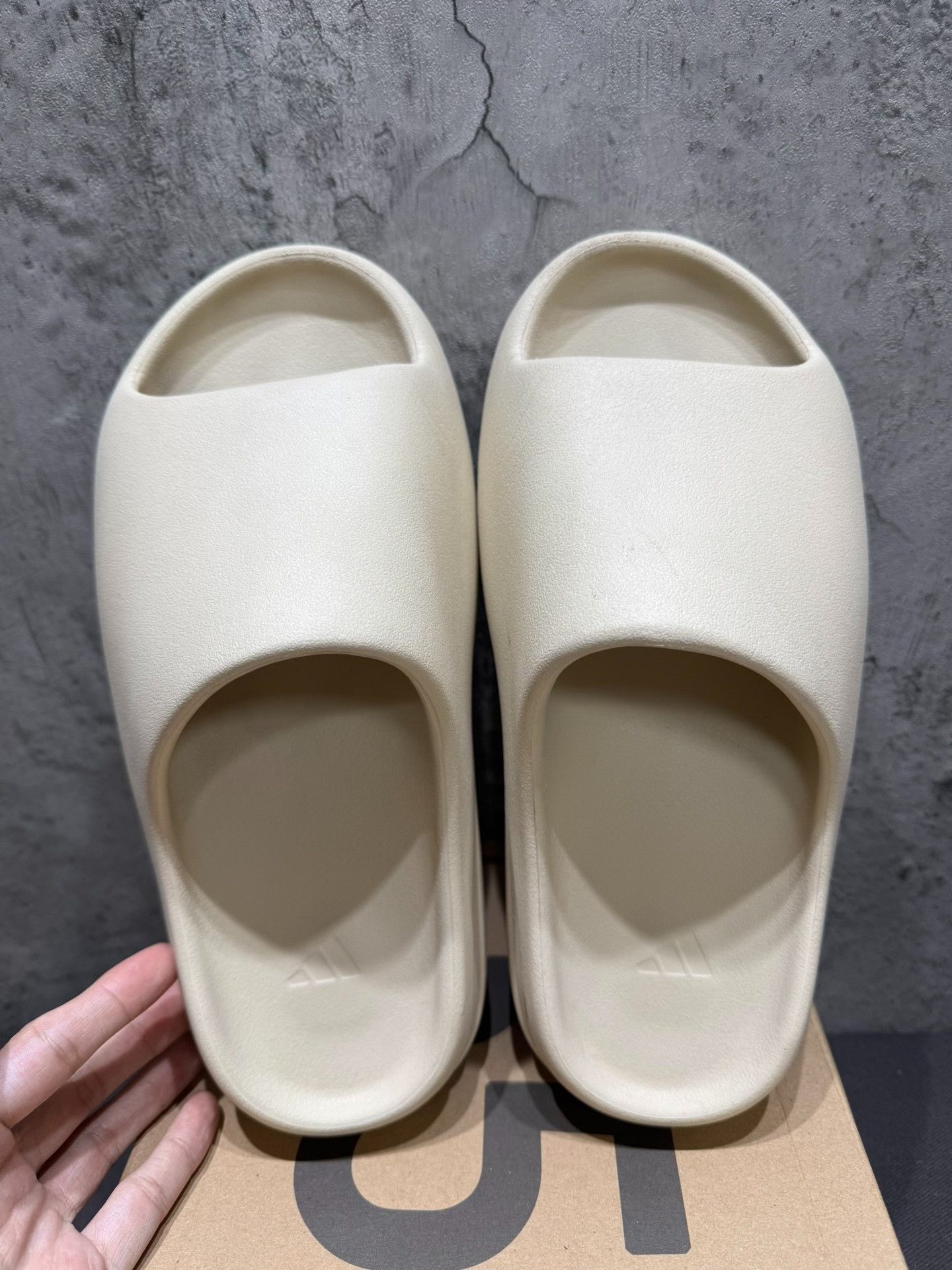 Yeezy Yeezy White Lowtop Sneakers 42 Men Size US 9 / EU 42 - 4 Thumbnail