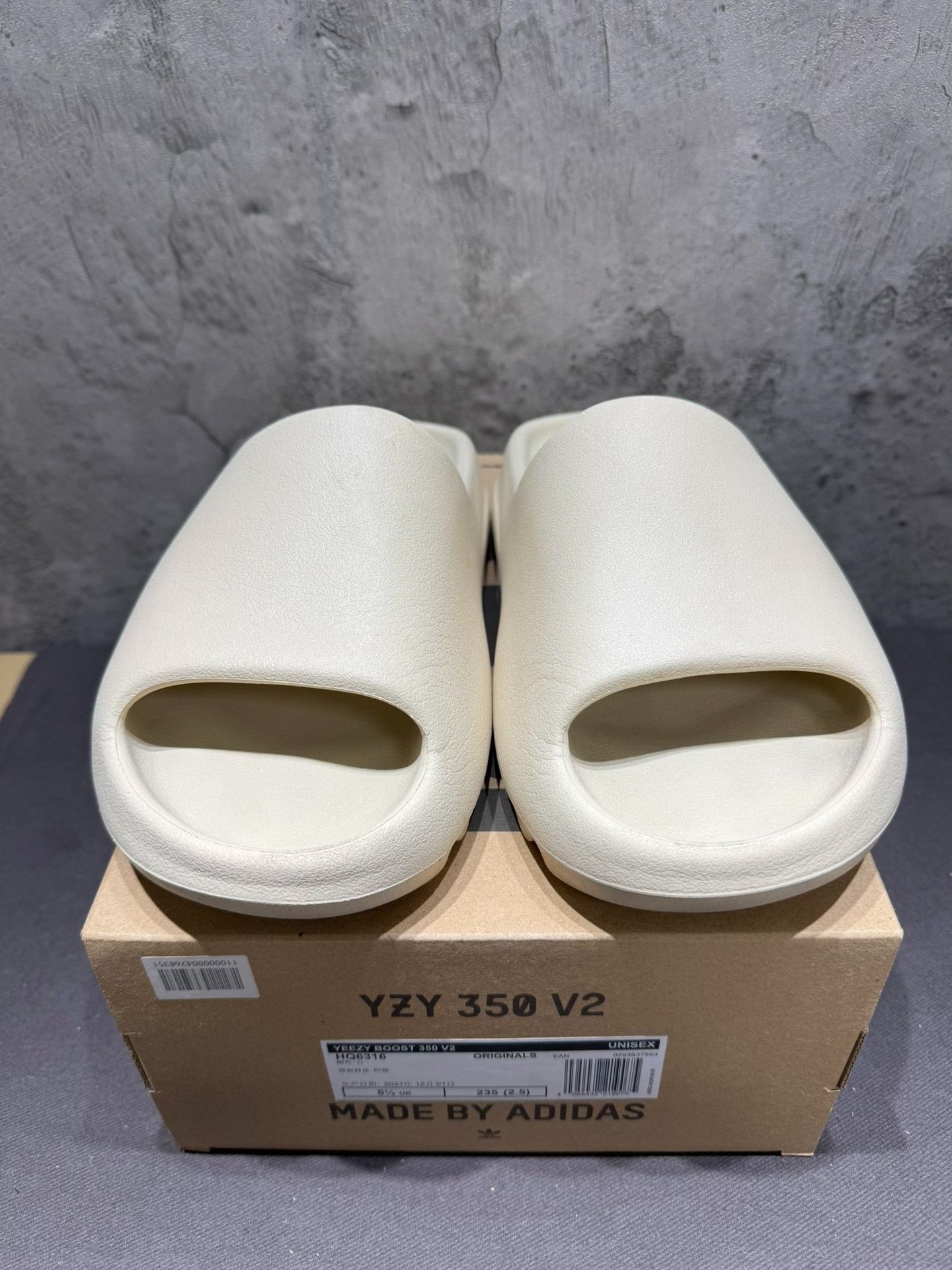 Yeezy Yeezy White Lowtop Sneakers 42 Men Size US 9 / EU 42 - 7 Thumbnail