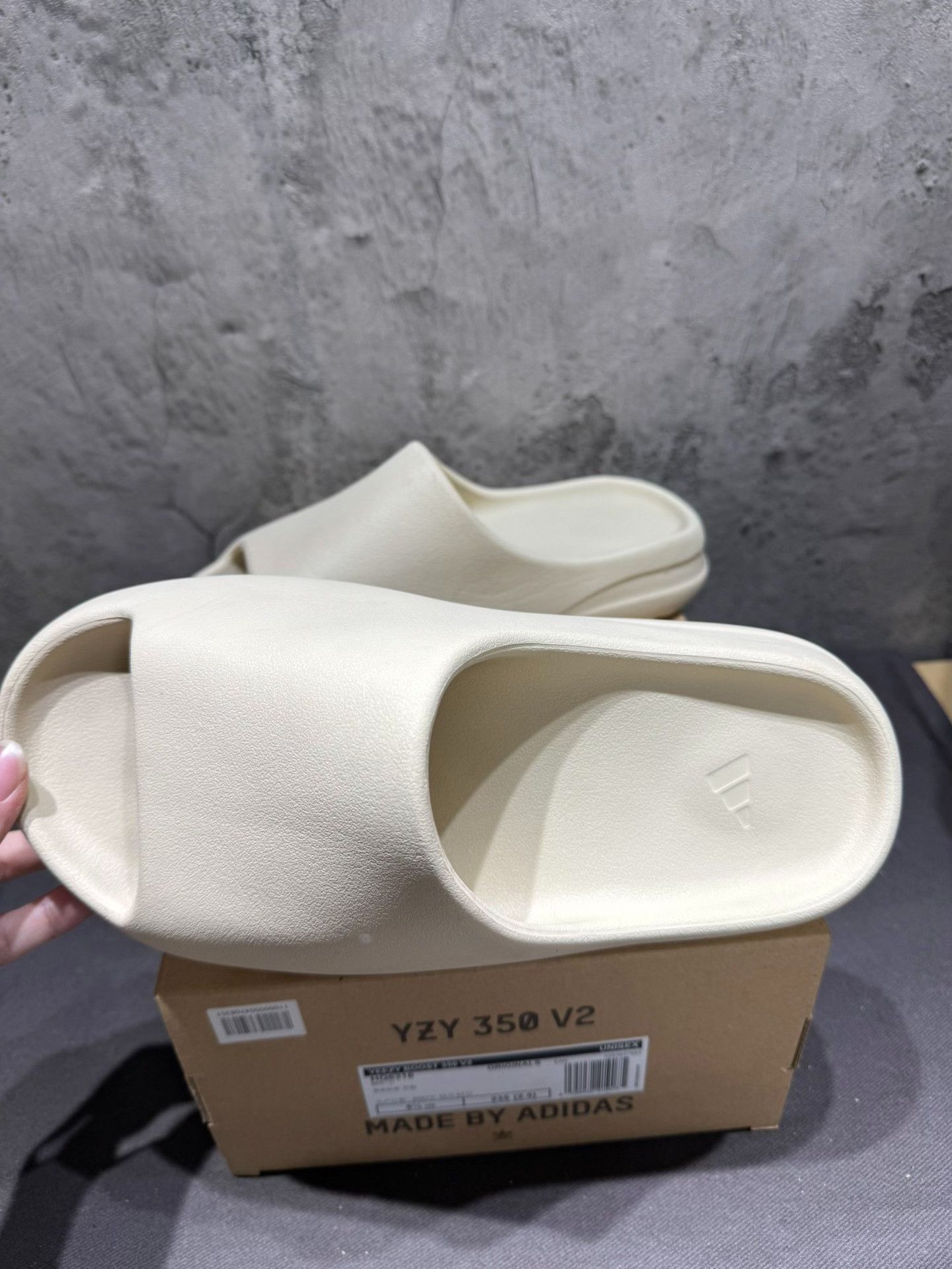 Yeezy Yeezy White Lowtop Sneakers 42 Men Size US 9 / EU 42 - 5 Thumbnail