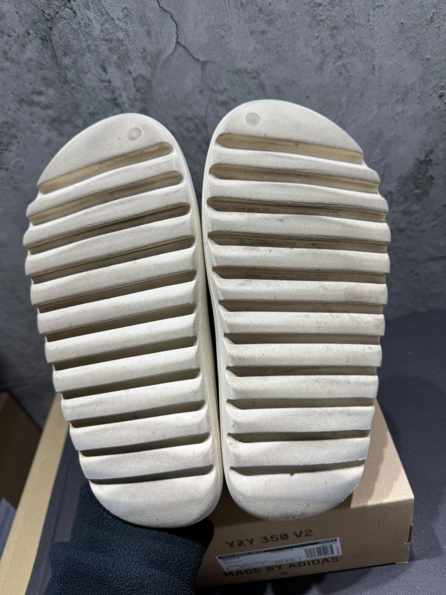 Yeezy Yeezy White Lowtop Sneakers 42 Men Size US 9 / EU 42 - 3 Thumbnail