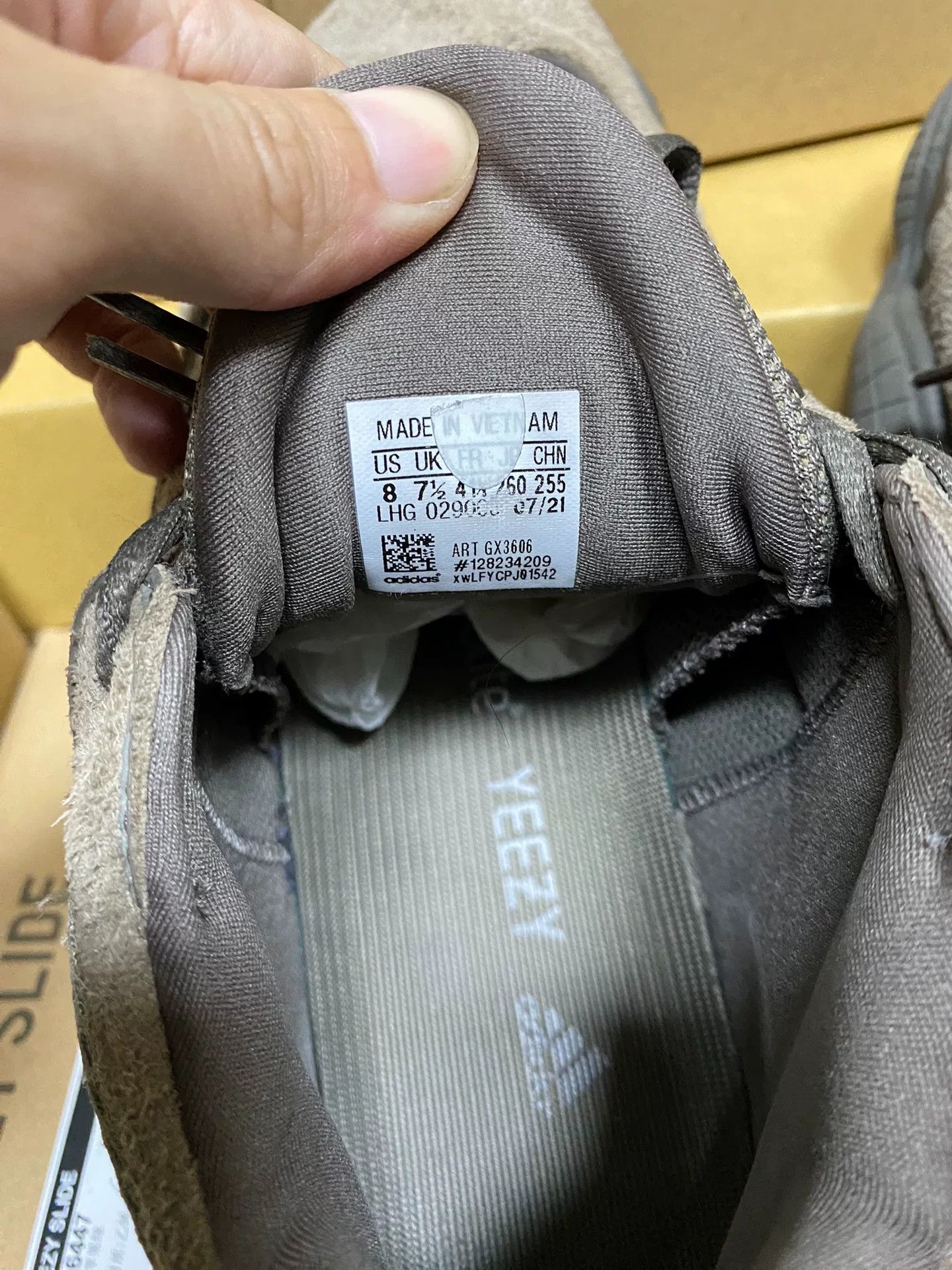 Adidas Adidas YEEZY500 Brown Lowtop Sneakers 41 Men Size US 8.5 / EU 41-42 - 7 Thumbnail