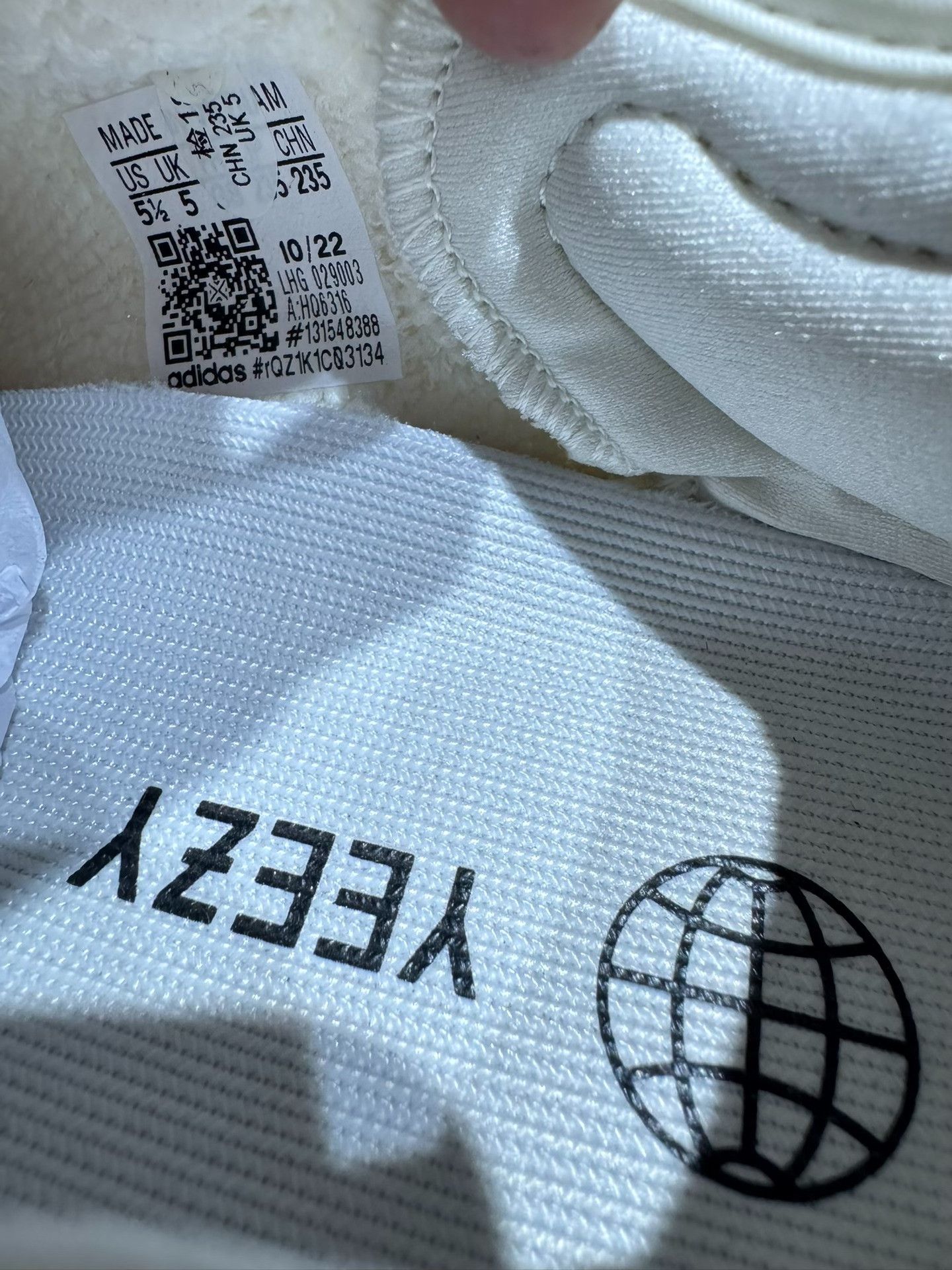 Adidas Adidas YEEZY350 White Lowtop Sneakers 35 Men Size US 5 / EU 37 - 3 Thumbnail