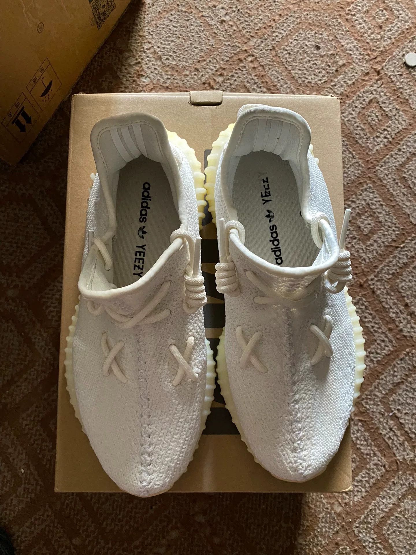 Adidas Adidas YEEZY350 White Lowtop Sneakers 41 Men Size US 8.5 / EU 41-42 - 2 Thumbnail