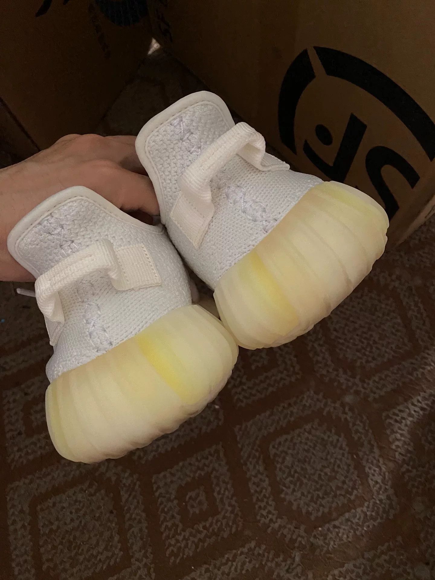 Adidas Adidas YEEZY350 White Lowtop Sneakers 41 Men Size US 8.5 / EU 41-42 - 5 Thumbnail