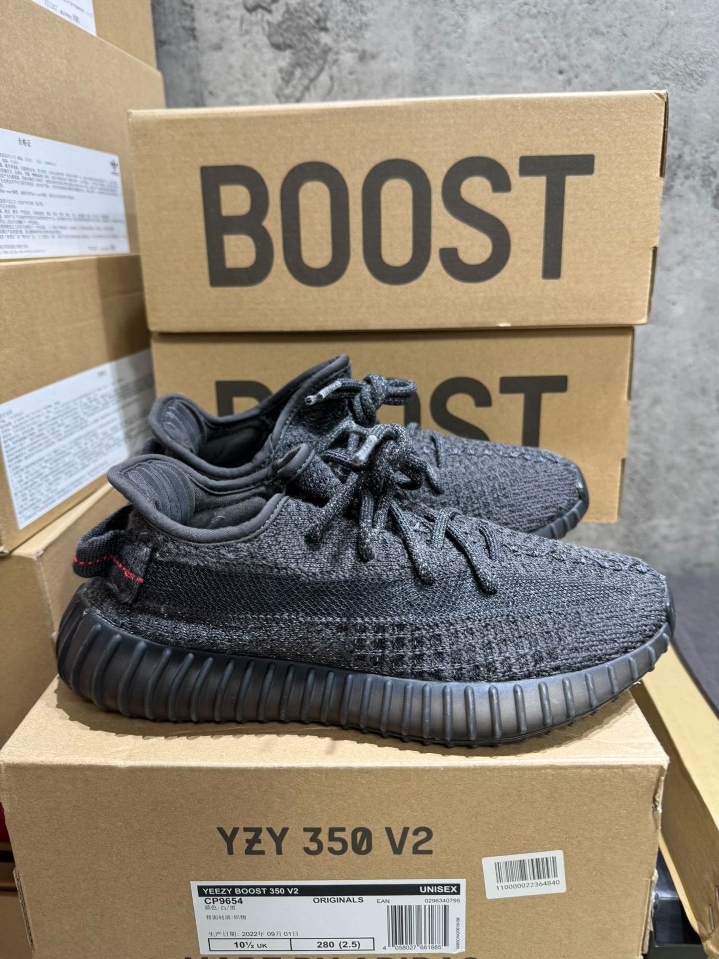 Yeezy Yeezy Black Lowtop Sneakers 36 Men Size US 5 / EU 37 - 3 Thumbnail