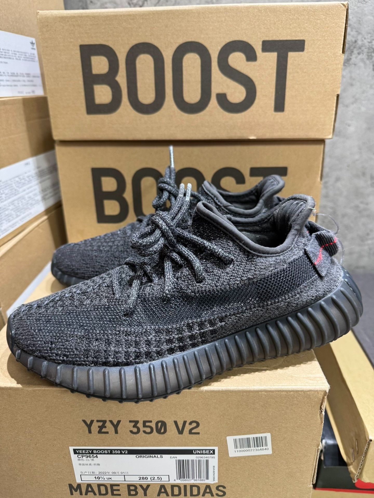Yeezy Yeezy Black Lowtop Sneakers 36 Men Size US 5 / EU 37 - 2 Thumbnail